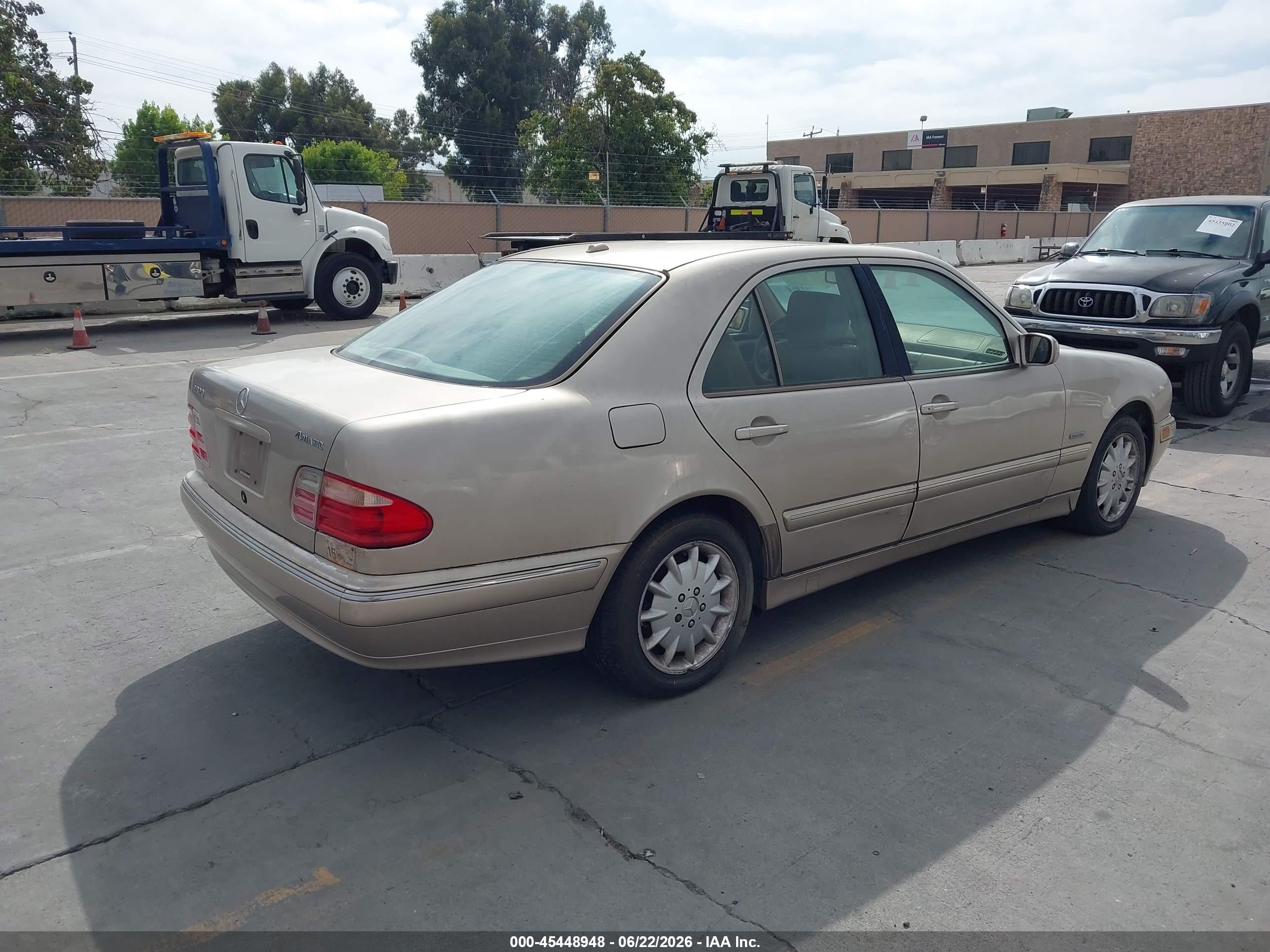 2000 Mercedes-benz E 320 4m Silver vin: WDBJF82J3YX040436