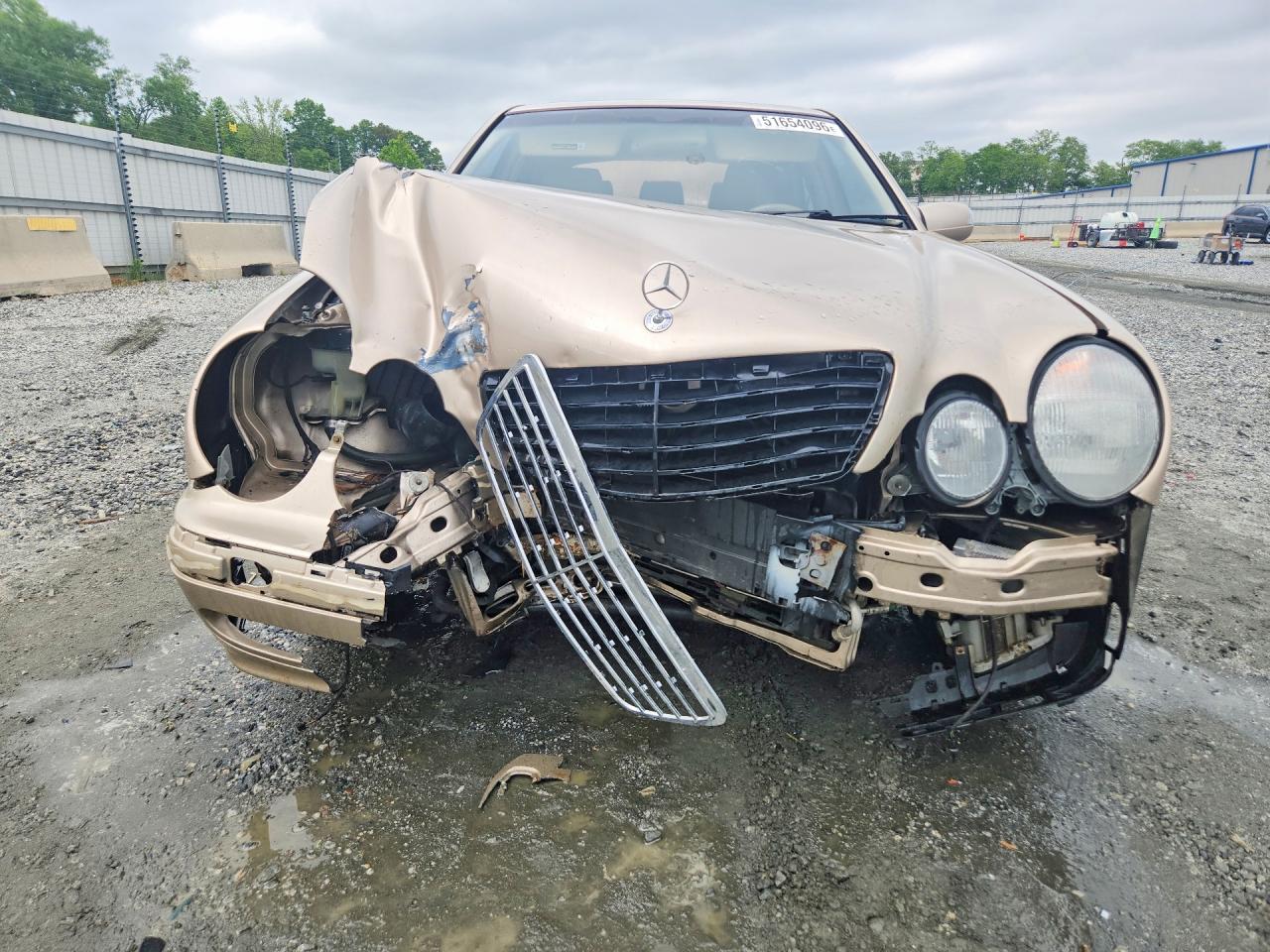 2001 Mercedes-benz E 320 4matic Beige vin: WDBJF82J41X049085