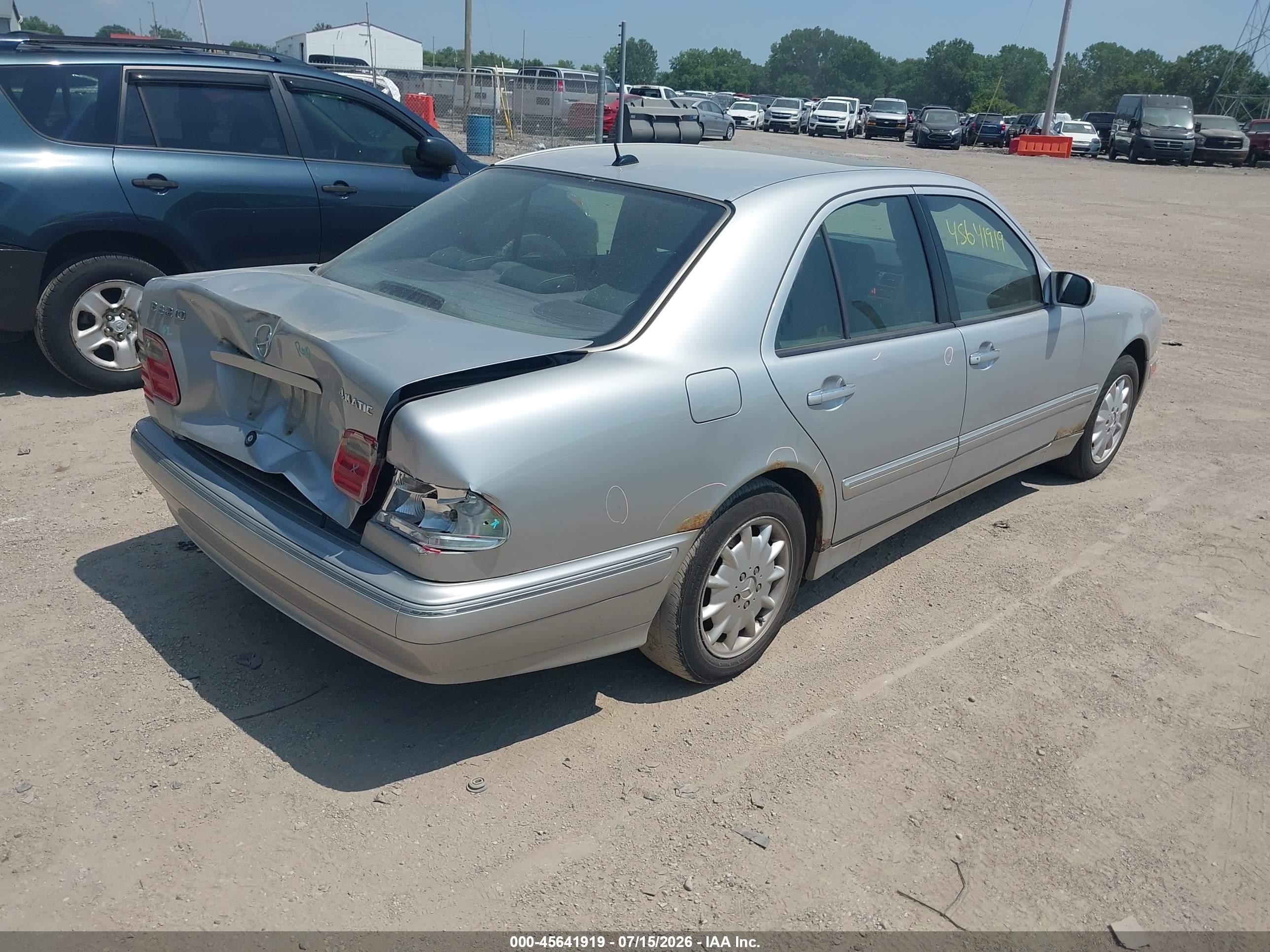 2000 Mercedes-benz E 320 4m Silver vin: WDBJF82J4YX032460