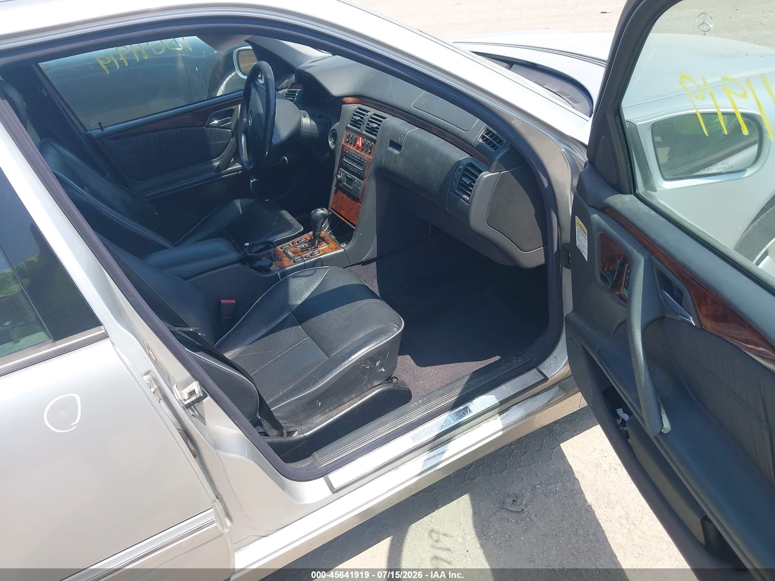 2000 Mercedes-benz E 320 4m Silver vin: WDBJF82J4YX032460