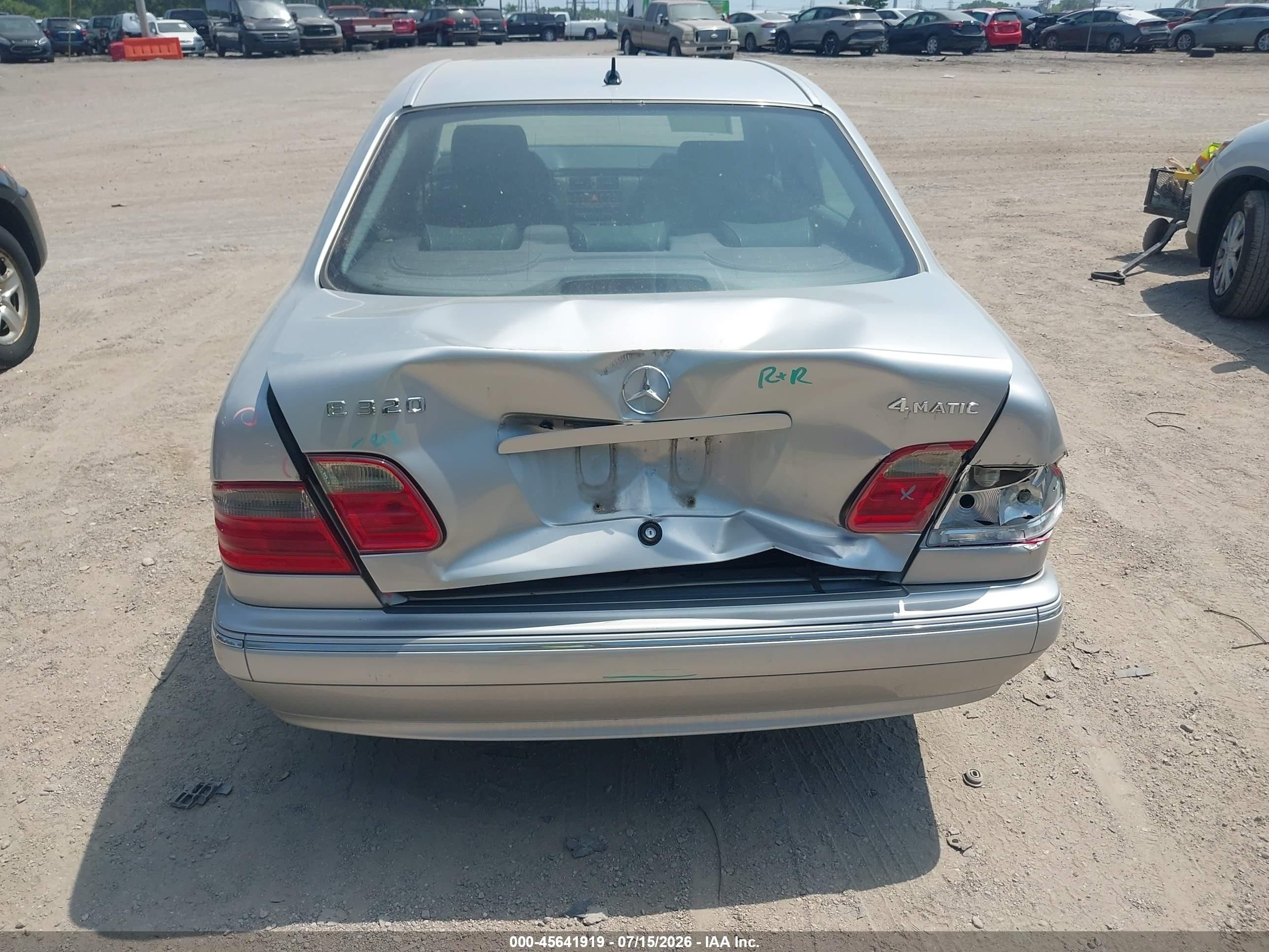 2000 Mercedes-benz E 320 4m Silver vin: WDBJF82J4YX032460