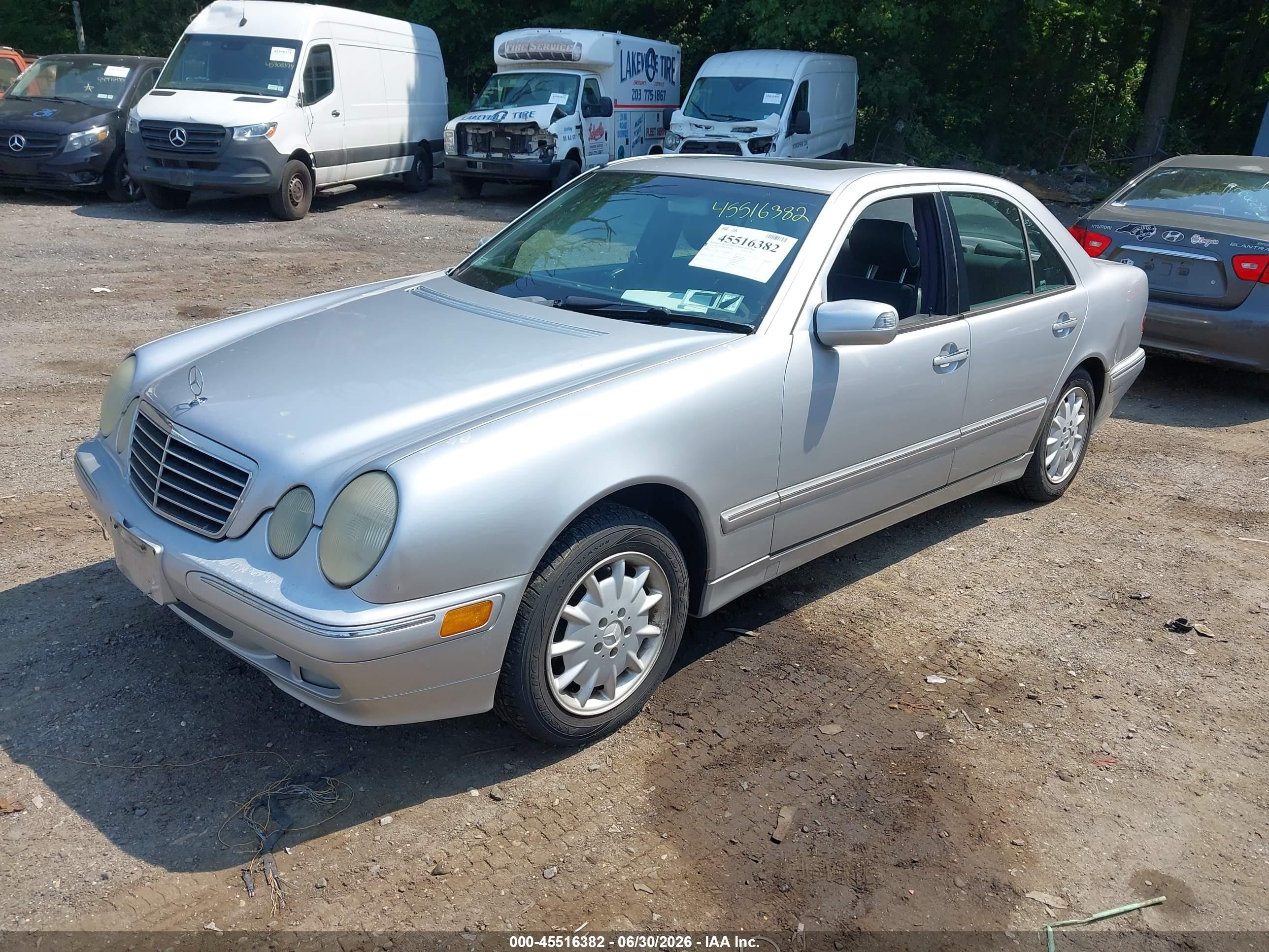 2000 Mercedes-benz E 320 4m Silver vin: WDBJF82J5YX037781