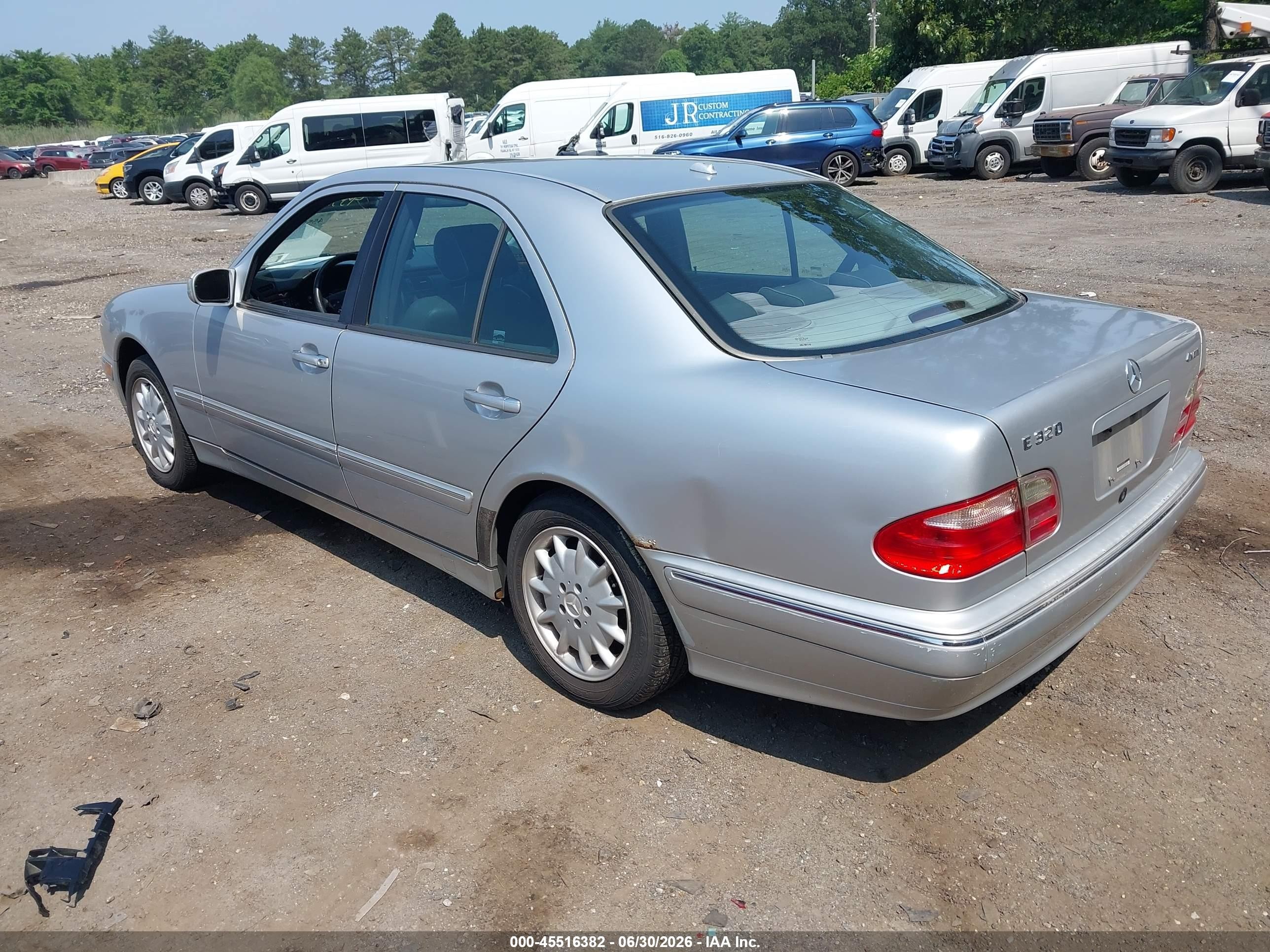 2000 Mercedes-benz E 320 4m Silver vin: WDBJF82J5YX037781