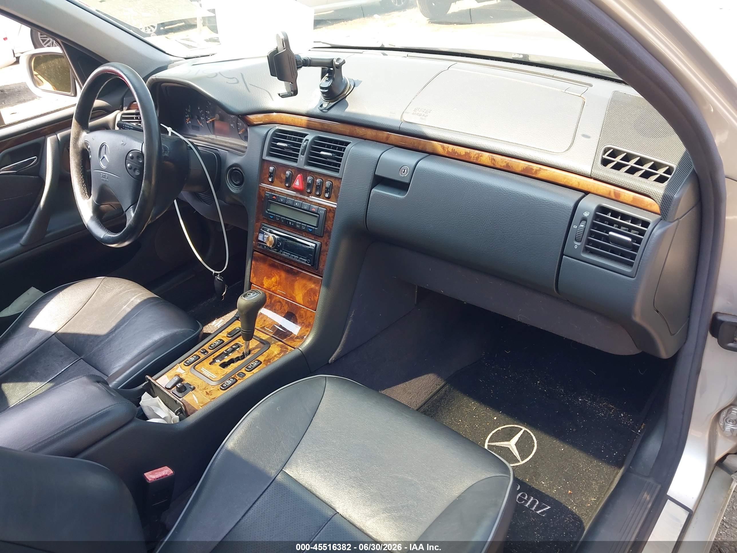 2000 Mercedes-benz E 320 4m Silver vin: WDBJF82J5YX037781
