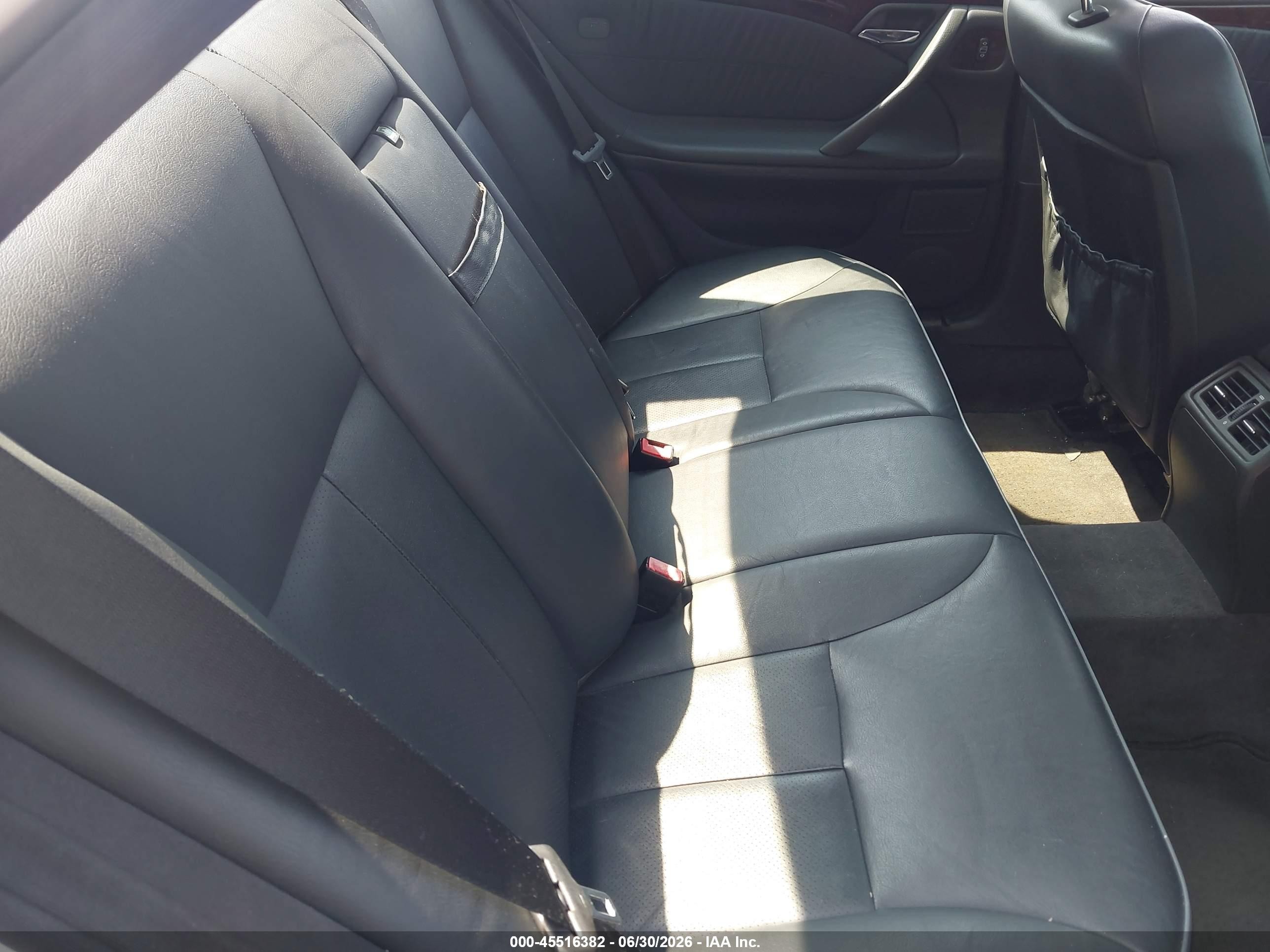 2000 Mercedes-benz E 320 4m Silver vin: WDBJF82J5YX037781