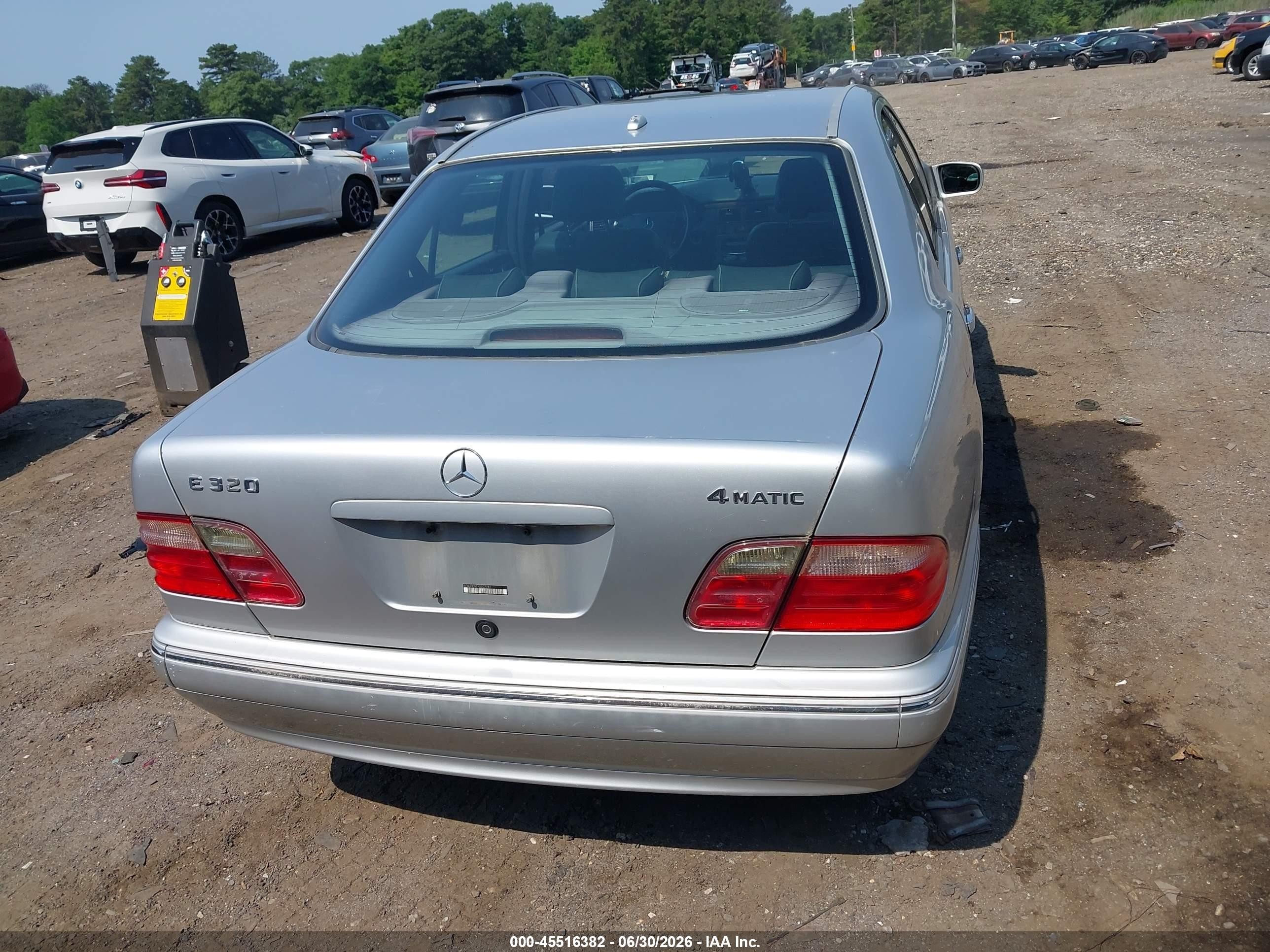 2000 Mercedes-benz E 320 4m Silver vin: WDBJF82J5YX037781