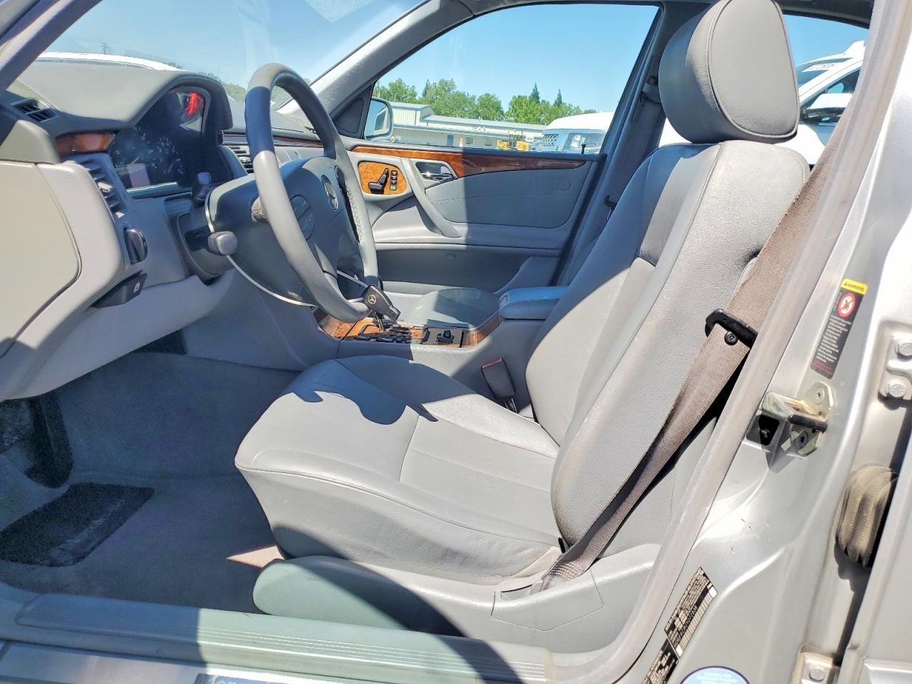 2002 Mercedes-benz E 320 4matic Silver vin: WDBJF82J82X072838