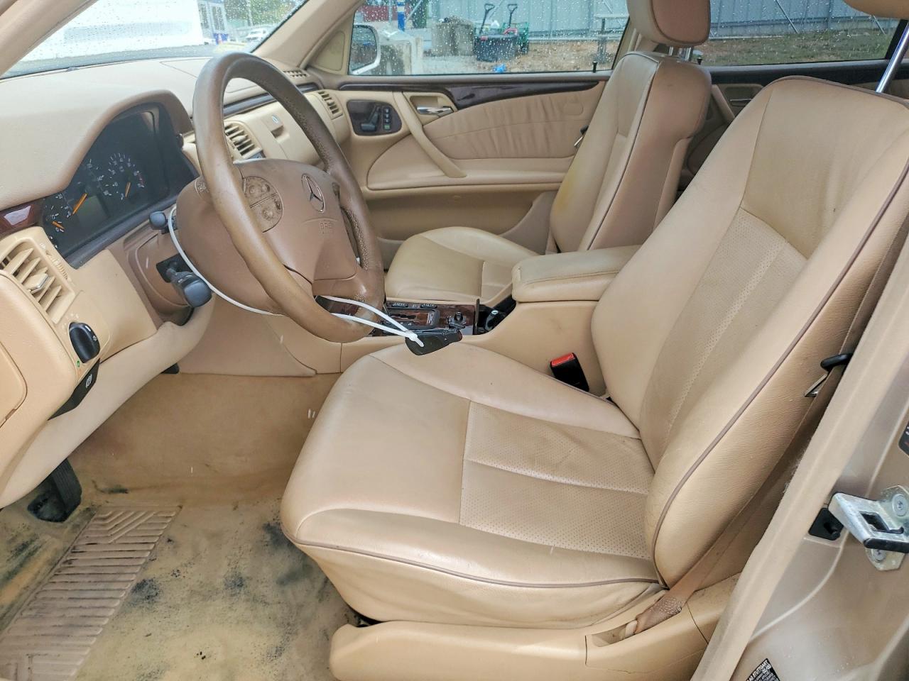 2000 Mercedes-benz E 320 4matic Gold vin: WDBJF82JXYX038022