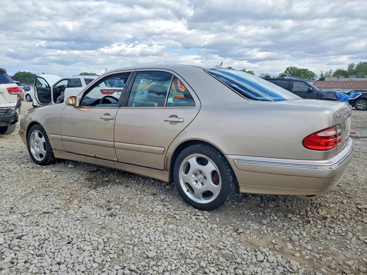 2002 Mercedes-benz E 430 Золотой vin: WDBJF83J72X068911