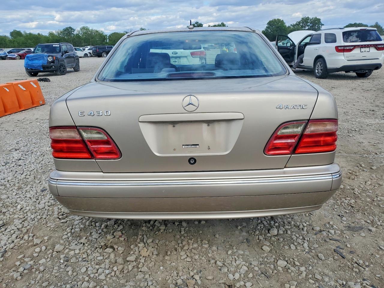 2002 Mercedes-benz E 430 Золотой vin: WDBJF83J72X068911