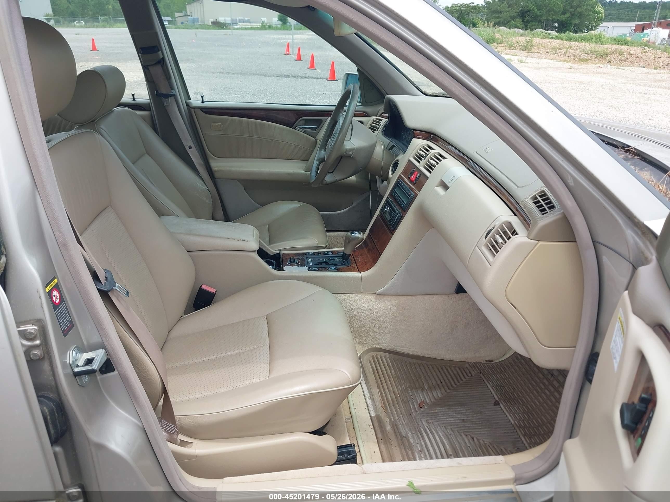 1998 Mercedes-benz E 320   Champagne vin: WDBJH65F0WA659291