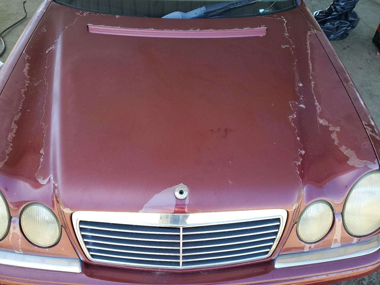 1999 Mercedes-benz E 320 Burgundy vin: WDBJH65F0XA902065