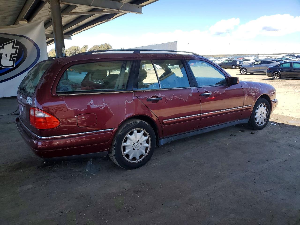 1999 Mercedes-benz E 320 Burgundy vin: WDBJH65F0XA902065