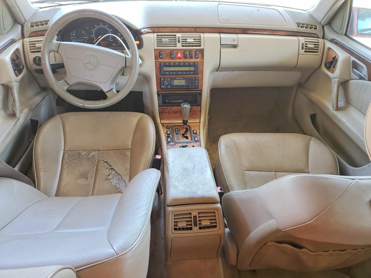 1999 Mercedes-benz E 320 Burgundy vin: WDBJH65F0XA902065