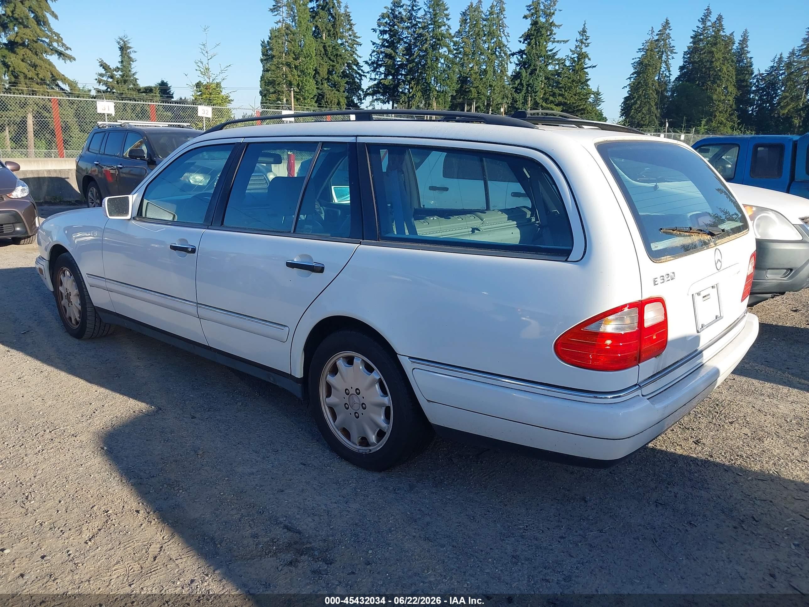 1998 Mercedes-benz E 320 White vin: WDBJH65F1WA567655
