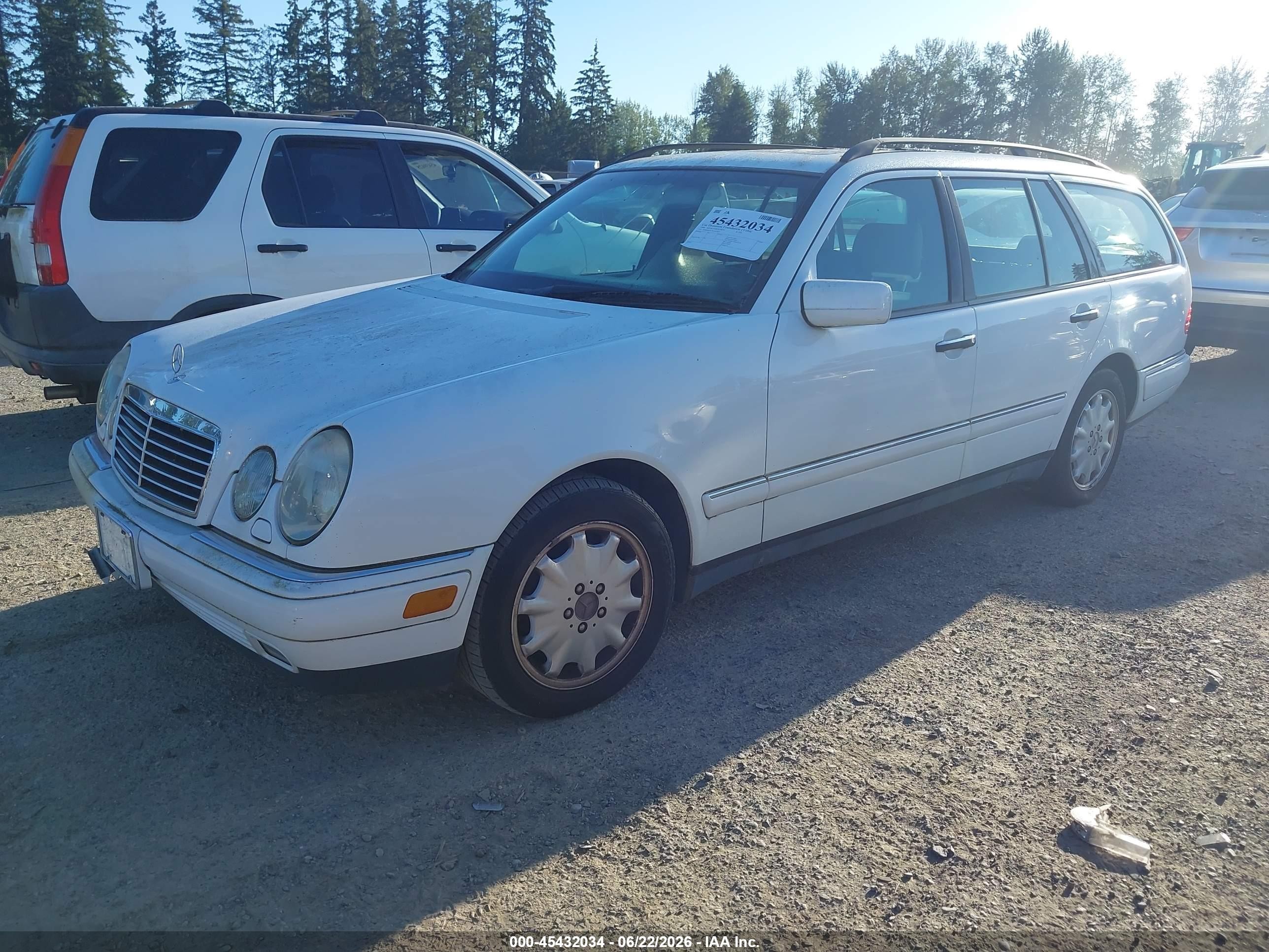 1998 Mercedes-benz E 320 White vin: WDBJH65F1WA567655