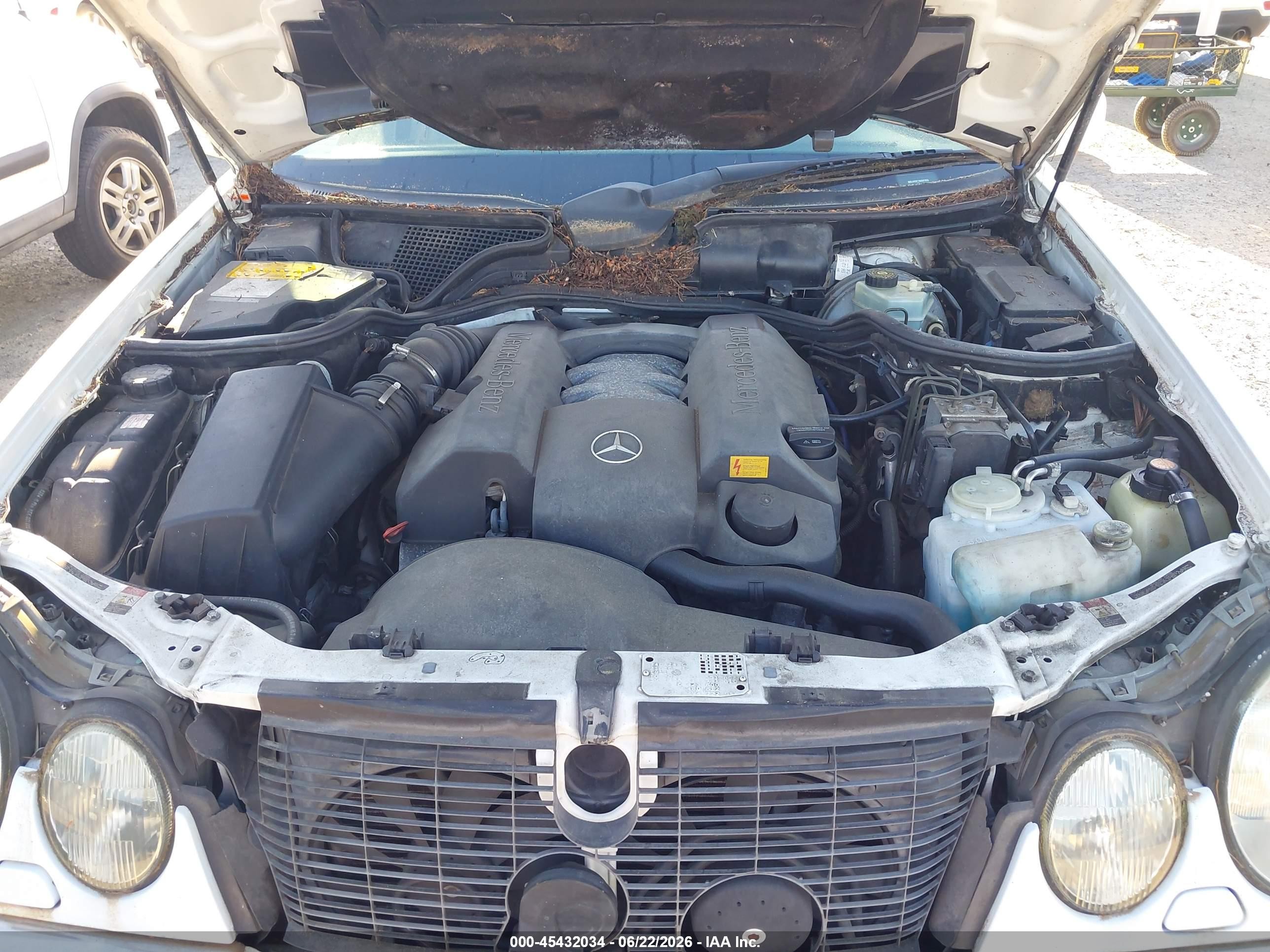 1998 Mercedes-benz E 320 White vin: WDBJH65F1WA567655