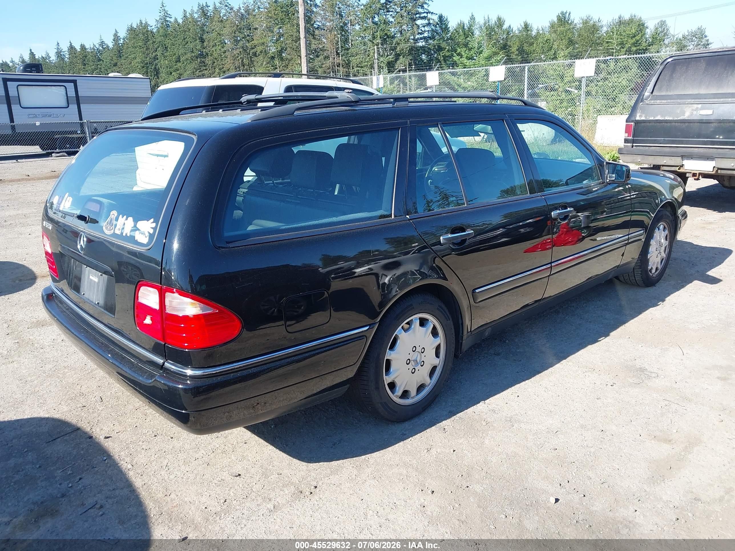 1998 Mercedes-benz E 320   Black vin: WDBJH65F1WA631838