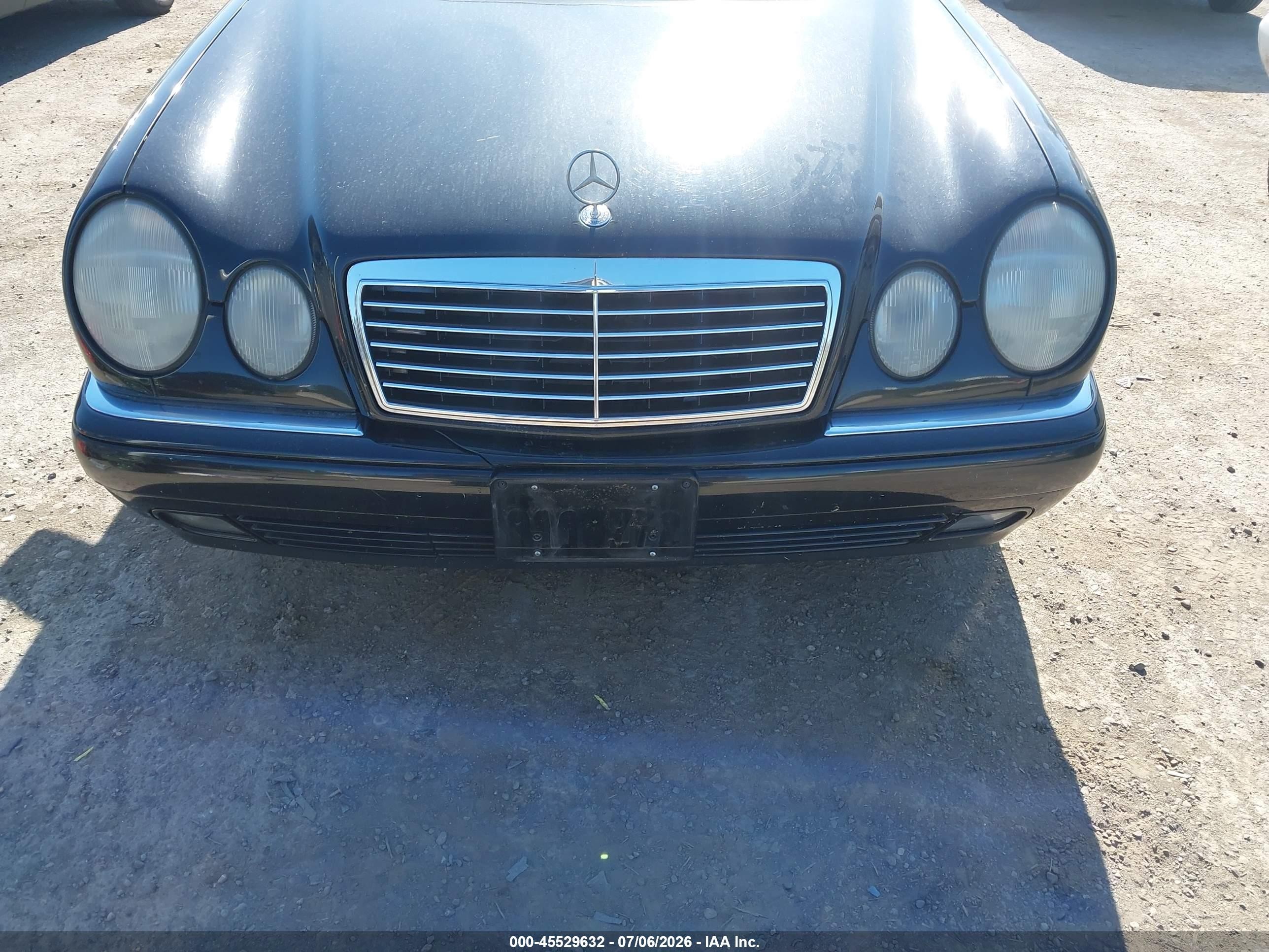 1998 Mercedes-benz E 320   Black vin: WDBJH65F1WA631838