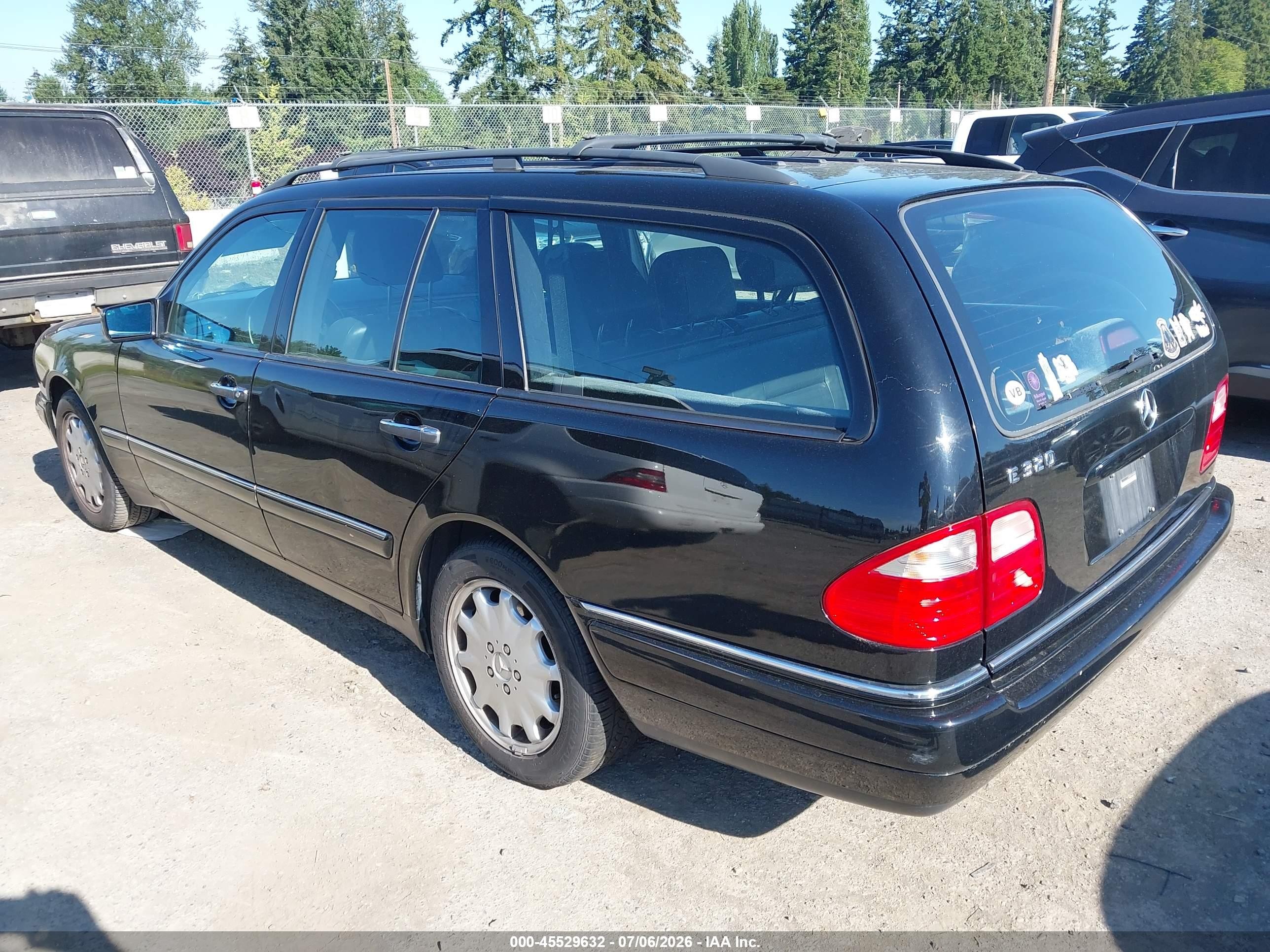 1998 Mercedes-benz E 320   Black vin: WDBJH65F1WA631838
