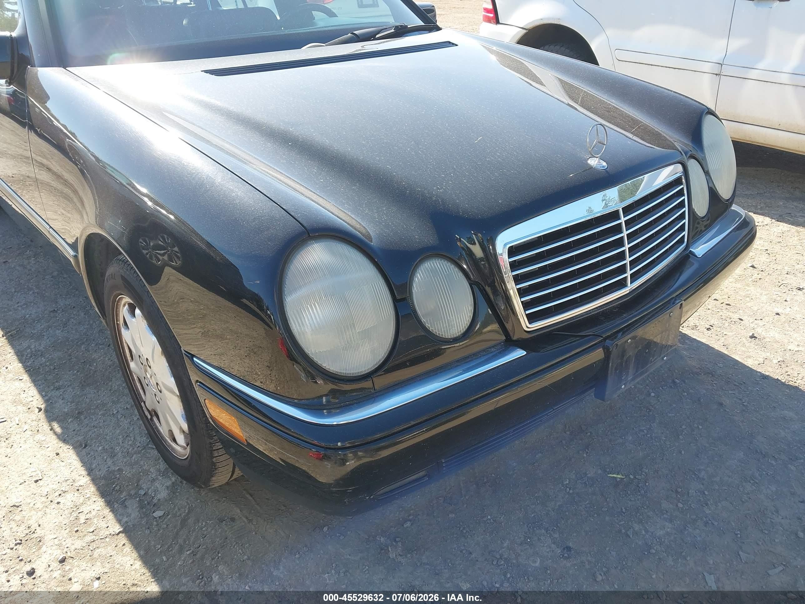1998 Mercedes-benz E 320   Black vin: WDBJH65F1WA631838