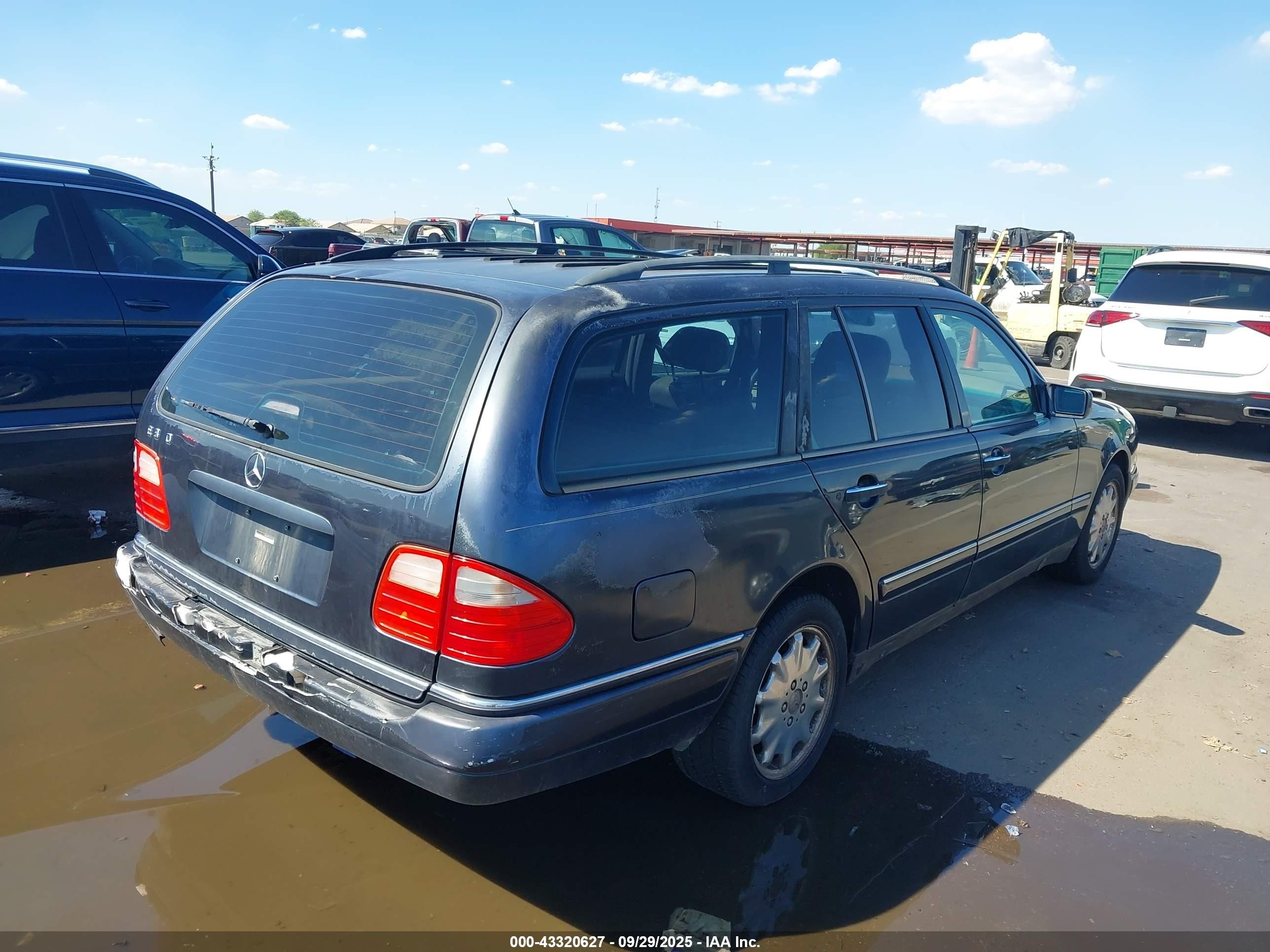 1998 Mercedes-benz E 320   Navy vin: WDBJH65F2WA521204