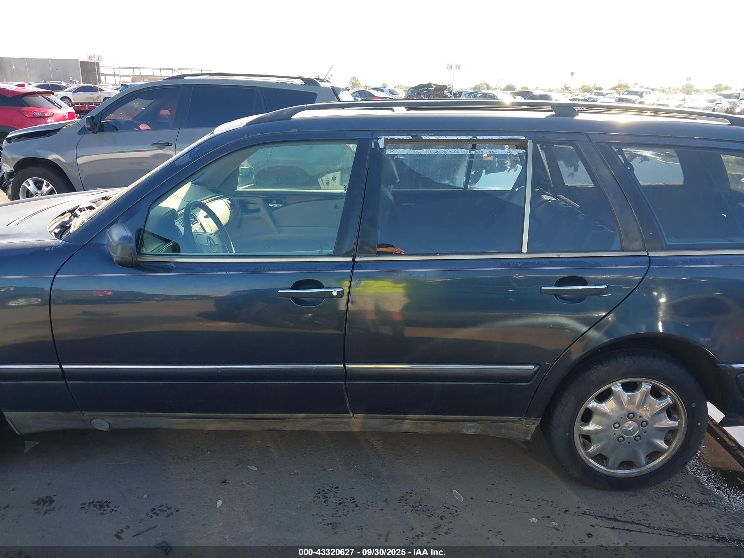 1998 Mercedes-benz E 320   Navy vin: WDBJH65F2WA521204