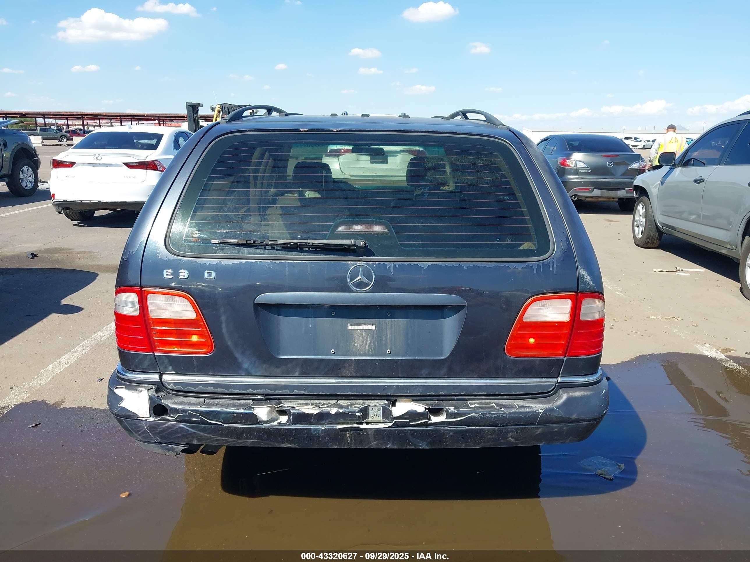 1998 Mercedes-benz E 320   Navy vin: WDBJH65F2WA521204