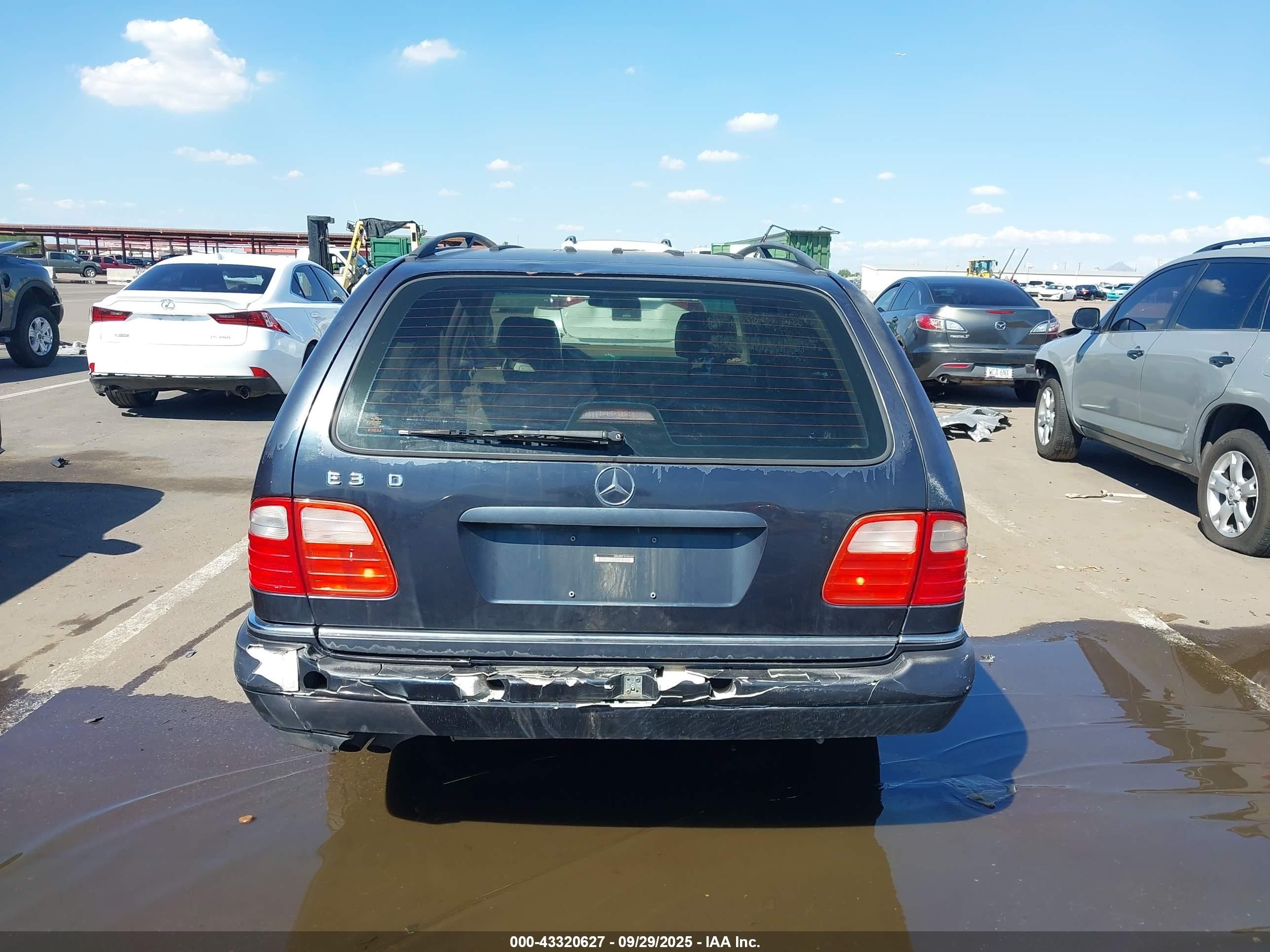 1998 Mercedes-benz E 320   Navy vin: WDBJH65F2WA521204