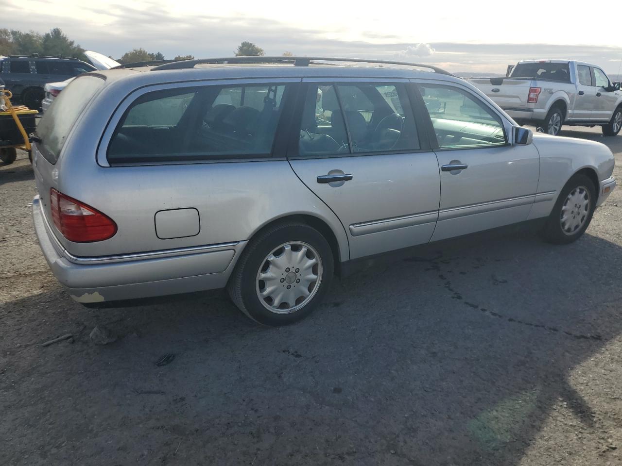 1998 Mercedes-benz E-320 Silver vin: WDBJH65F3WA550761