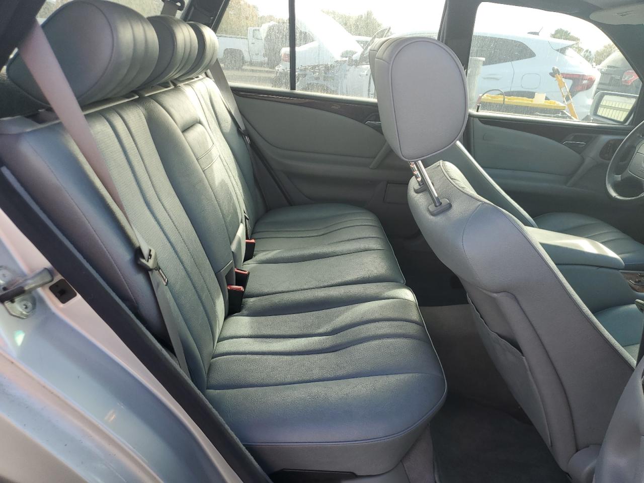1998 Mercedes-benz E-320 Silver vin: WDBJH65F3WA550761
