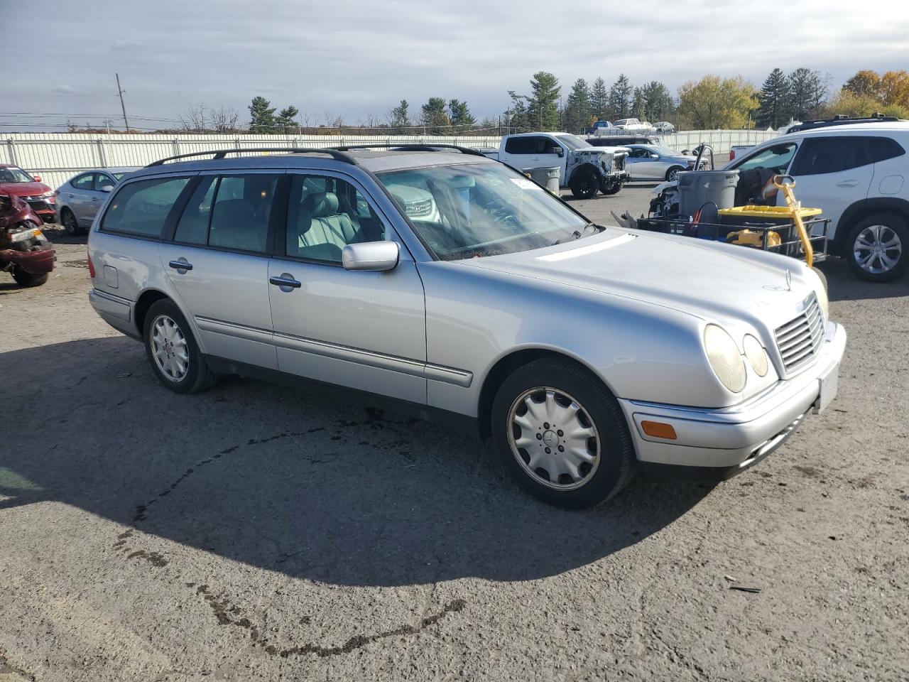 1998 Mercedes-benz E-320 Silver vin: WDBJH65F3WA550761