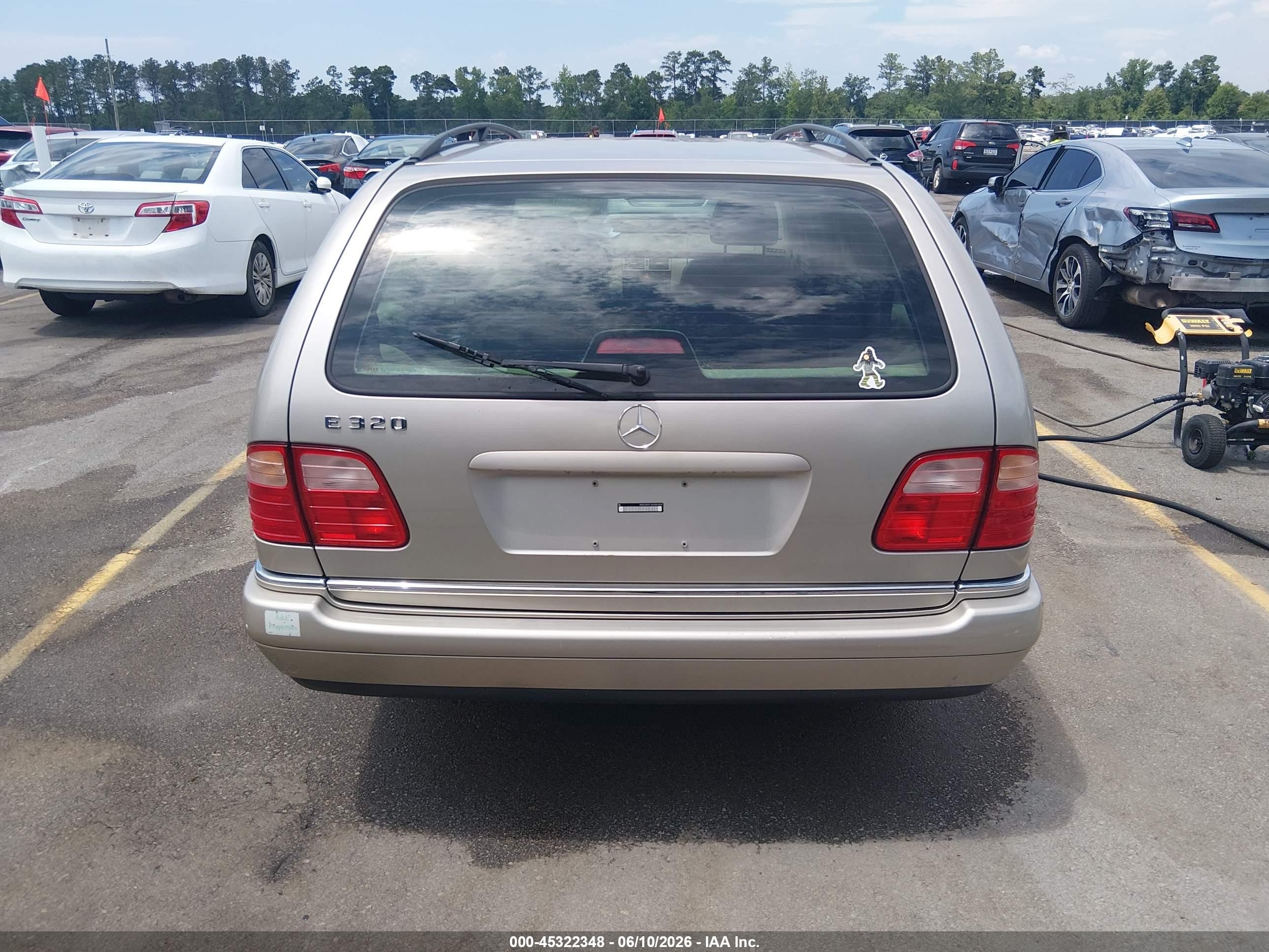 1998 Mercedes-benz E 320   Tan vin: WDBJH65F3WA663819