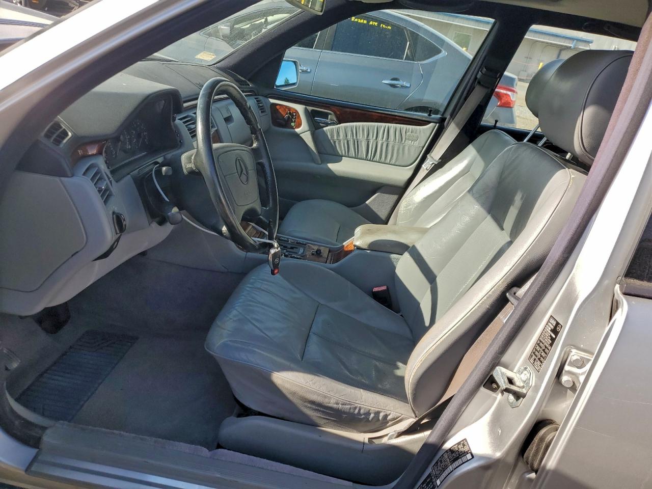 1998 Mercedes-benz E 320 Серебряный vin: WDBJH65F4WA528431