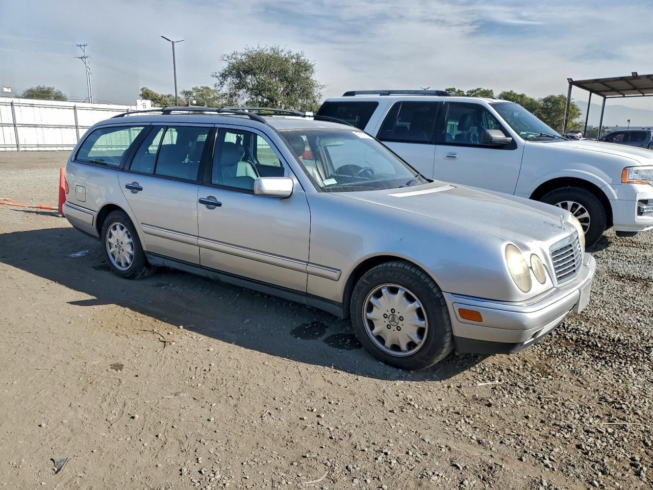 1998 Mercedes-benz E 320 Серебряный vin: WDBJH65F4WA528431