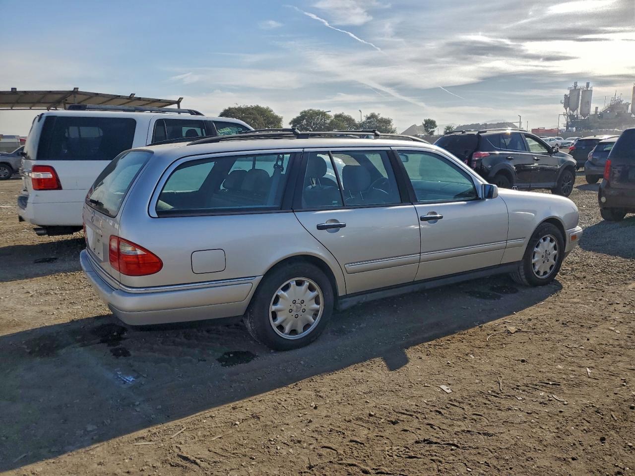 1998 Mercedes-benz E 320 Серебряный vin: WDBJH65F4WA528431