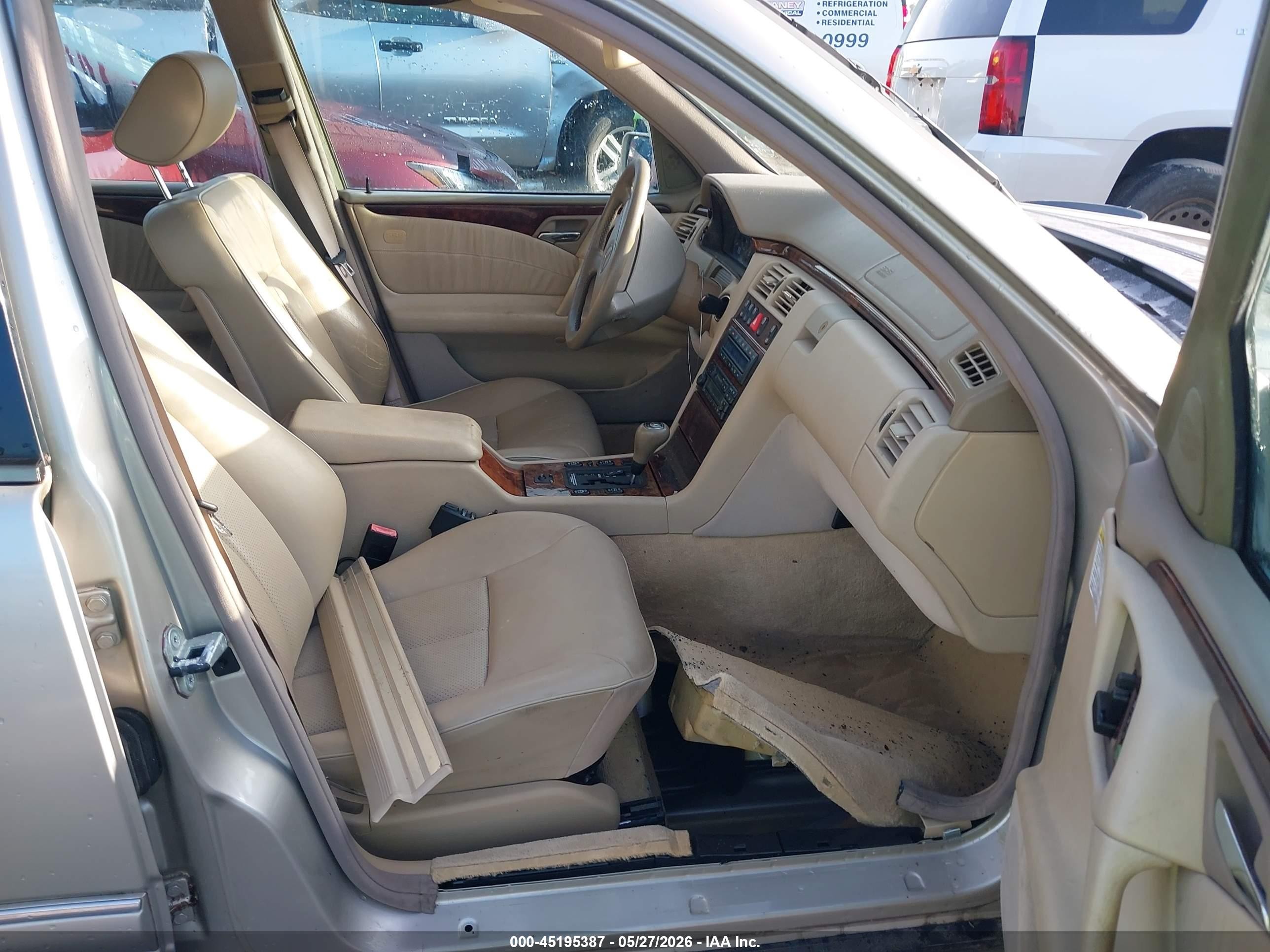 1998 Mercedes-benz E 320   Beige vin: WDBJH65F9WA611644