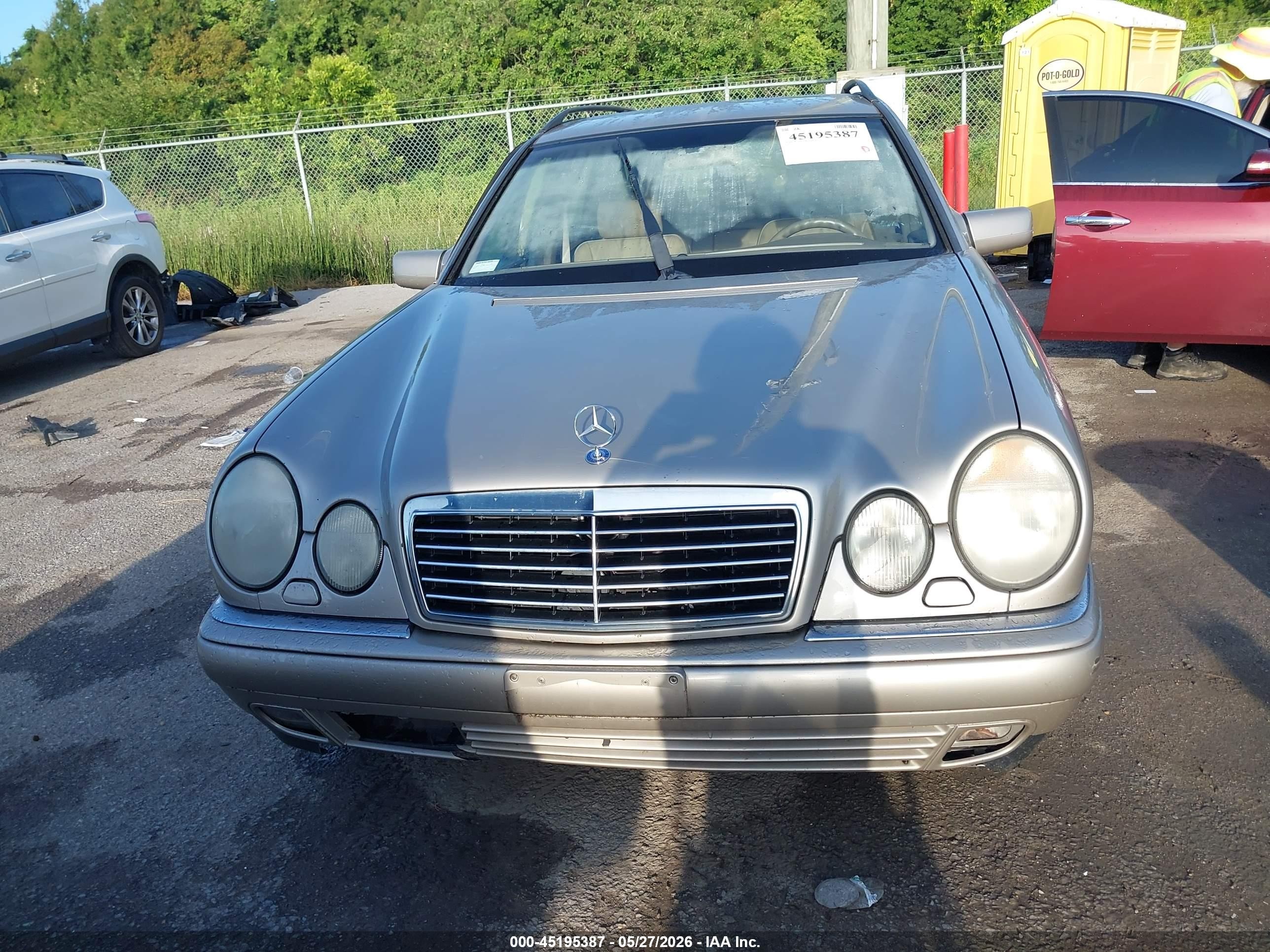 1998 Mercedes-benz E 320   Beige vin: WDBJH65F9WA611644