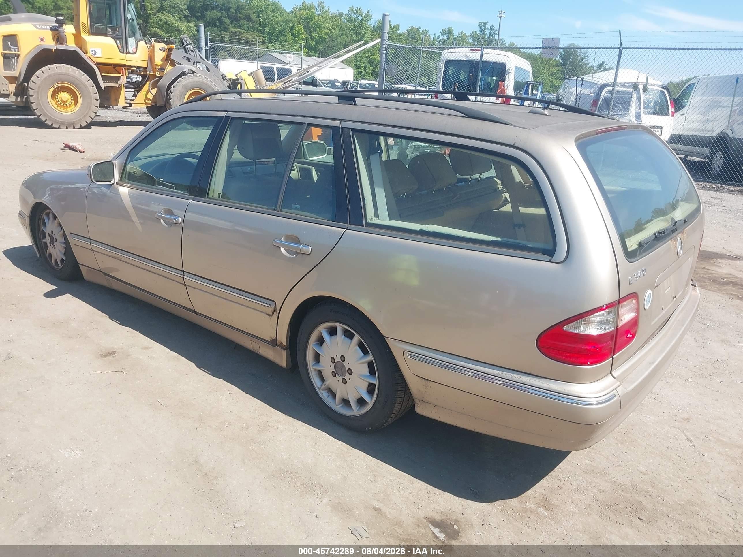 2001 Mercedes-benz E 320   Gold vin: WDBJH65J11B264673