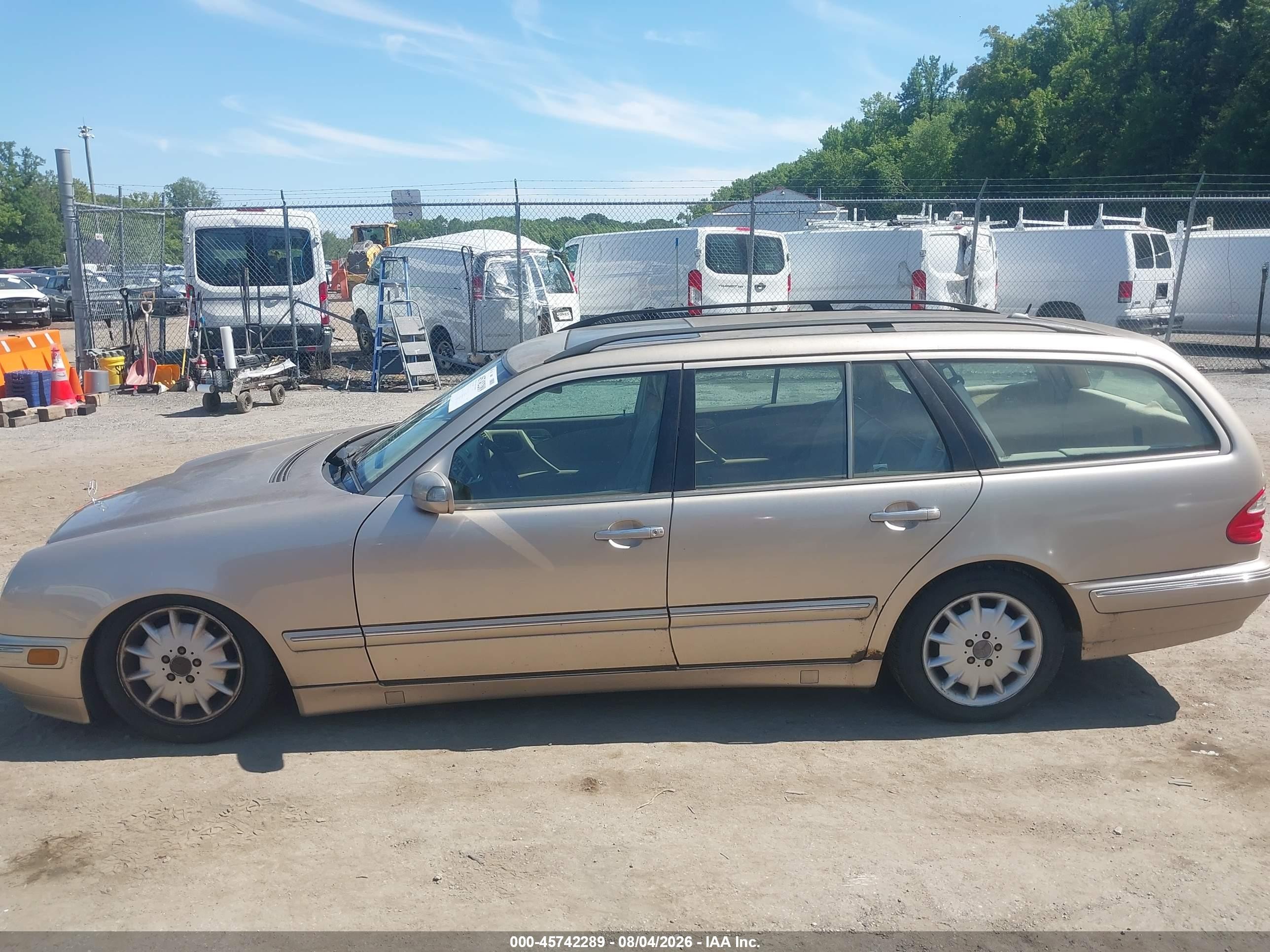 2001 Mercedes-benz E 320   Gold vin: WDBJH65J11B264673
