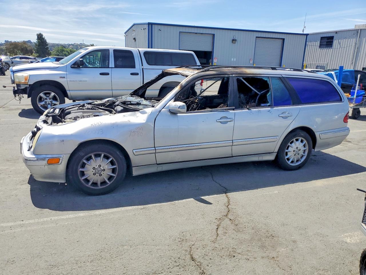 2000 Mercedes-benz E 320 Silver vin: WDBJH65J2YB117580