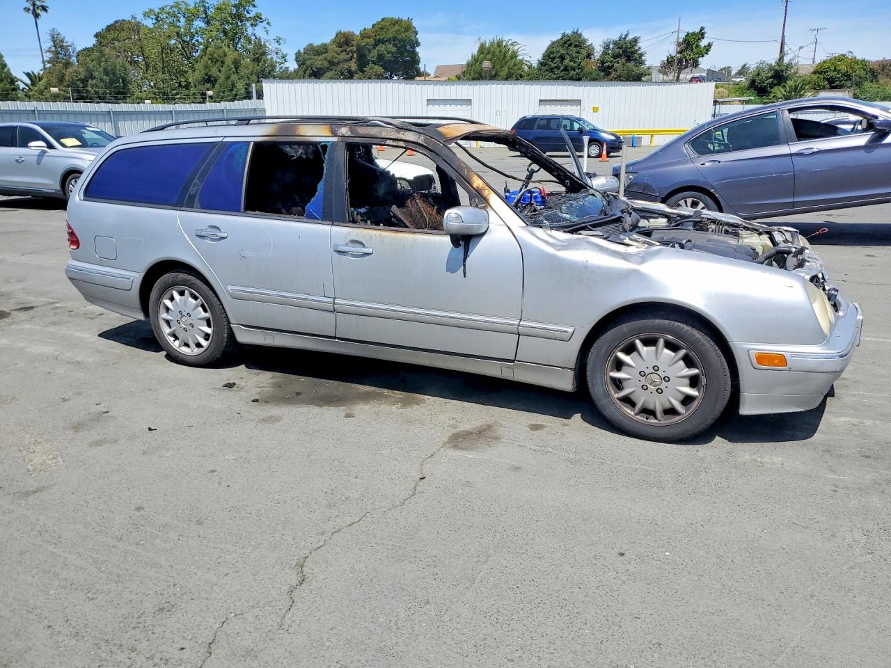 2000 Mercedes-benz E 320 Silver vin: WDBJH65J2YB117580