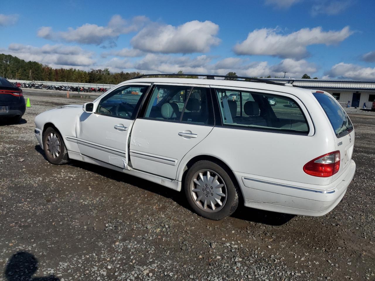 2001 Mercedes-benz E 320 White vin: WDBJH65J31B231920