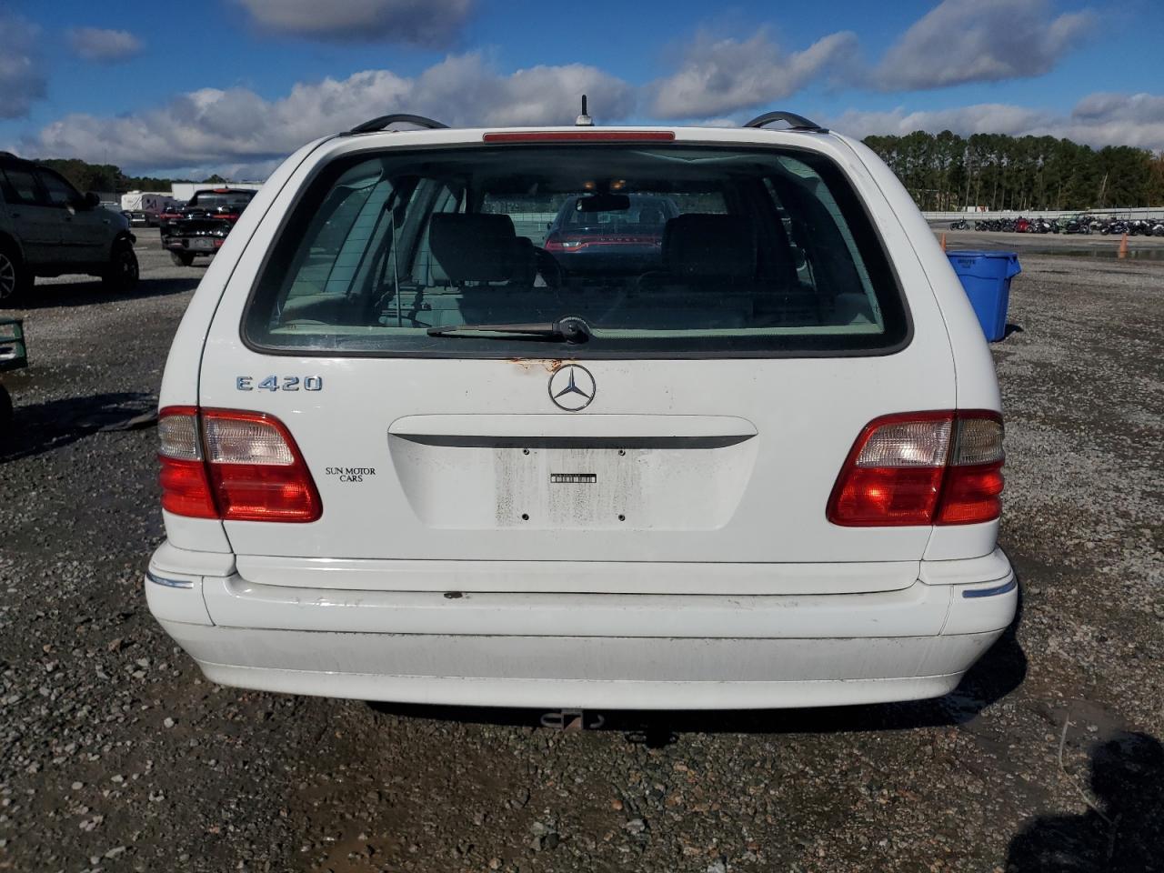 2001 Mercedes-benz E 320 White vin: WDBJH65J31B231920