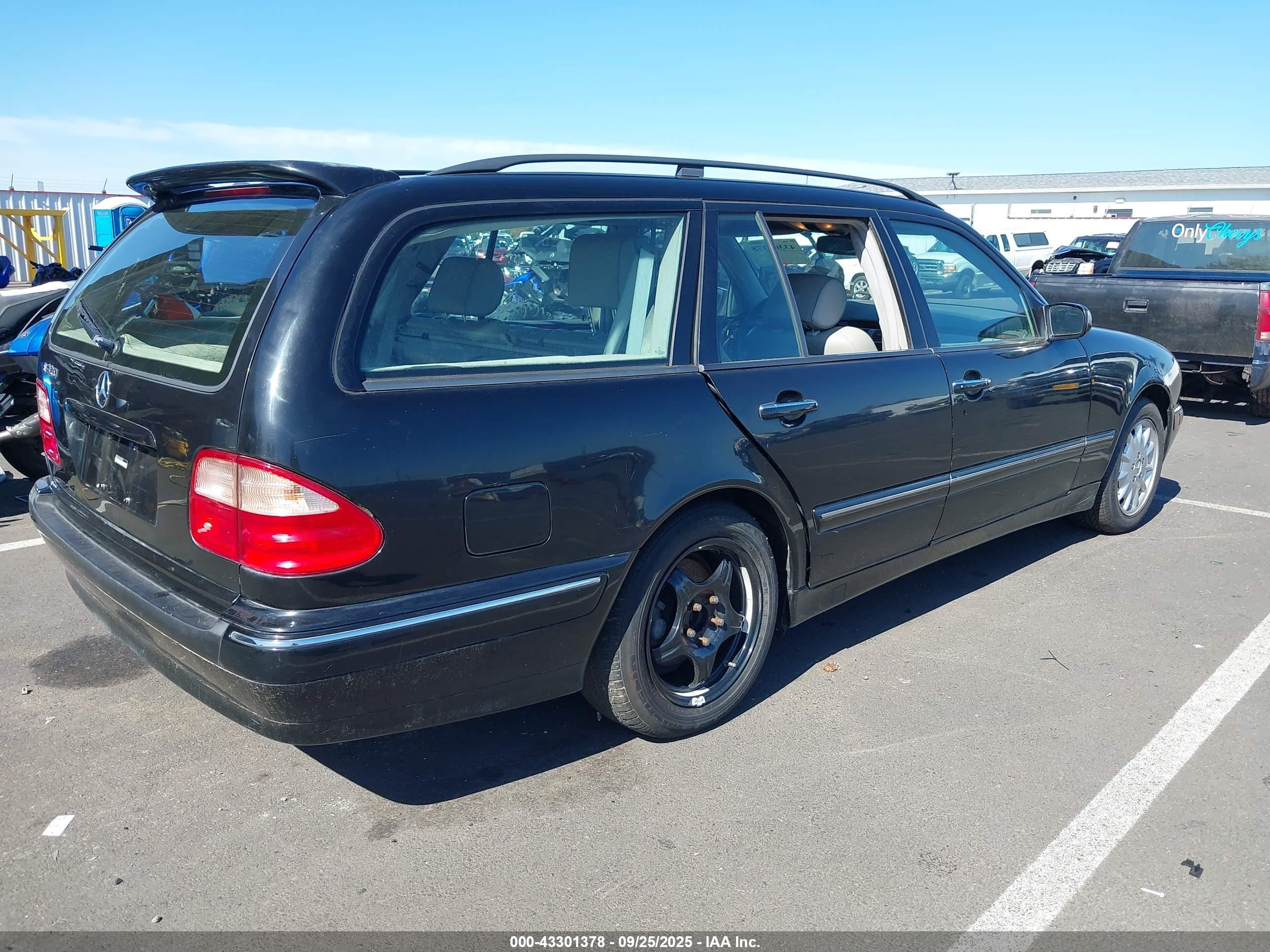 2000 Mercedes-benz E 320   Black vin: WDBJH65J4YA999521