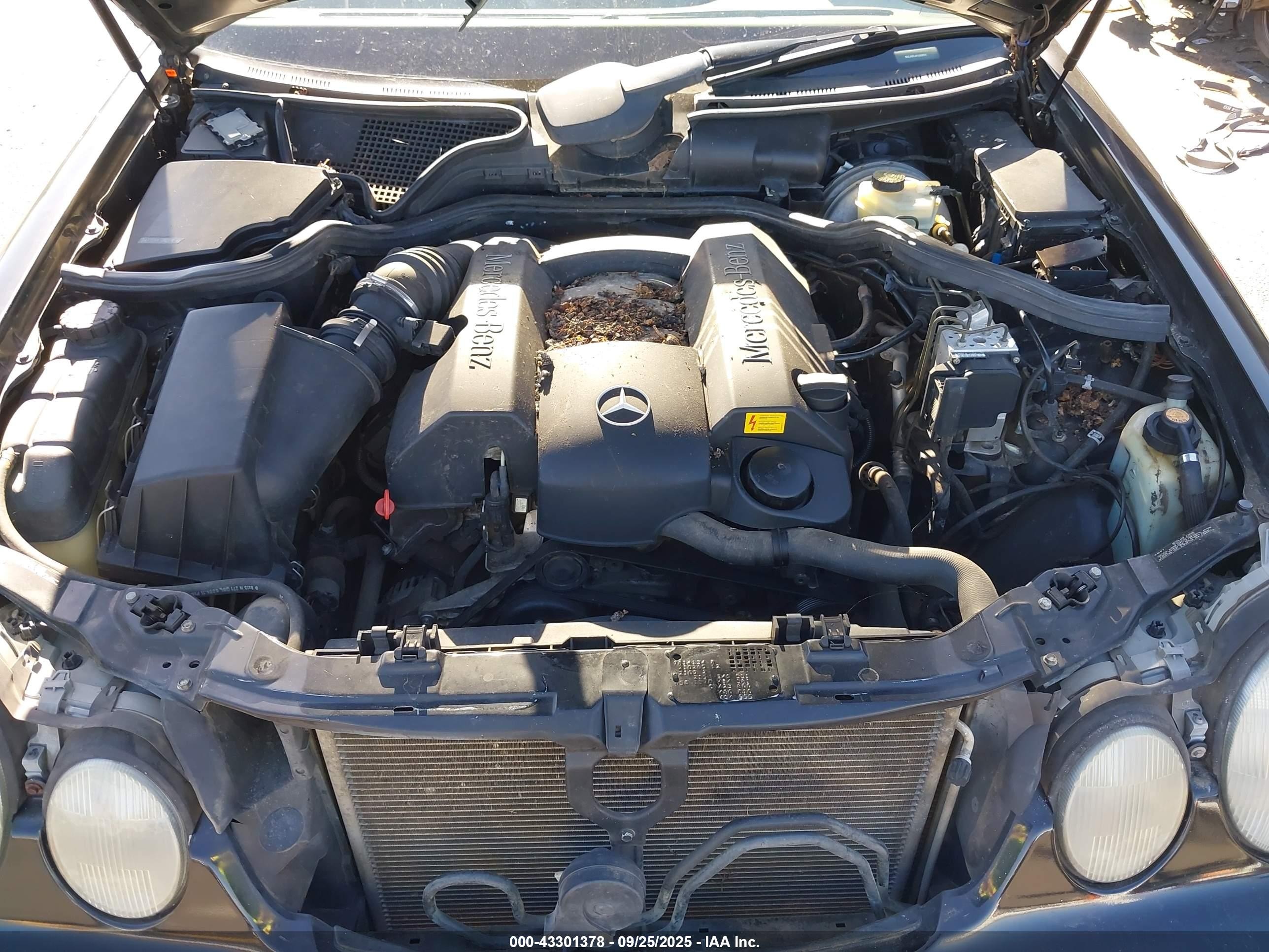 2000 Mercedes-benz E 320   Black vin: WDBJH65J4YA999521