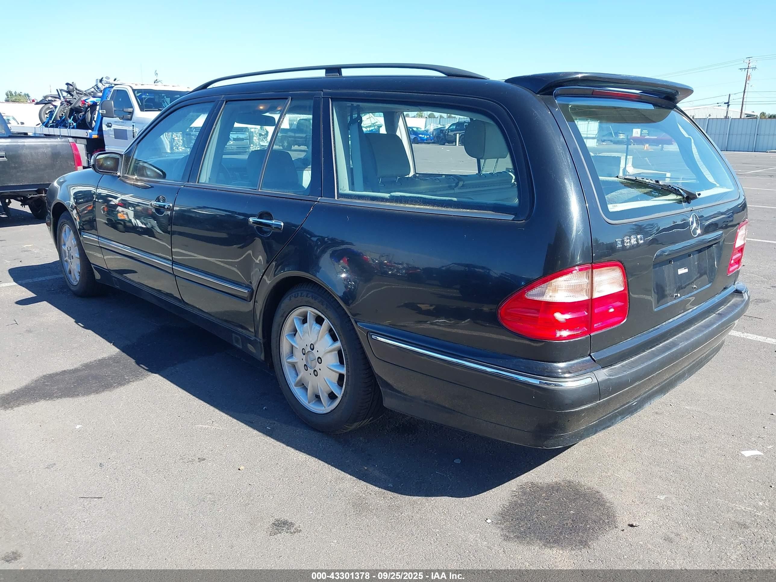 2000 Mercedes-benz E 320   Black vin: WDBJH65J4YA999521
