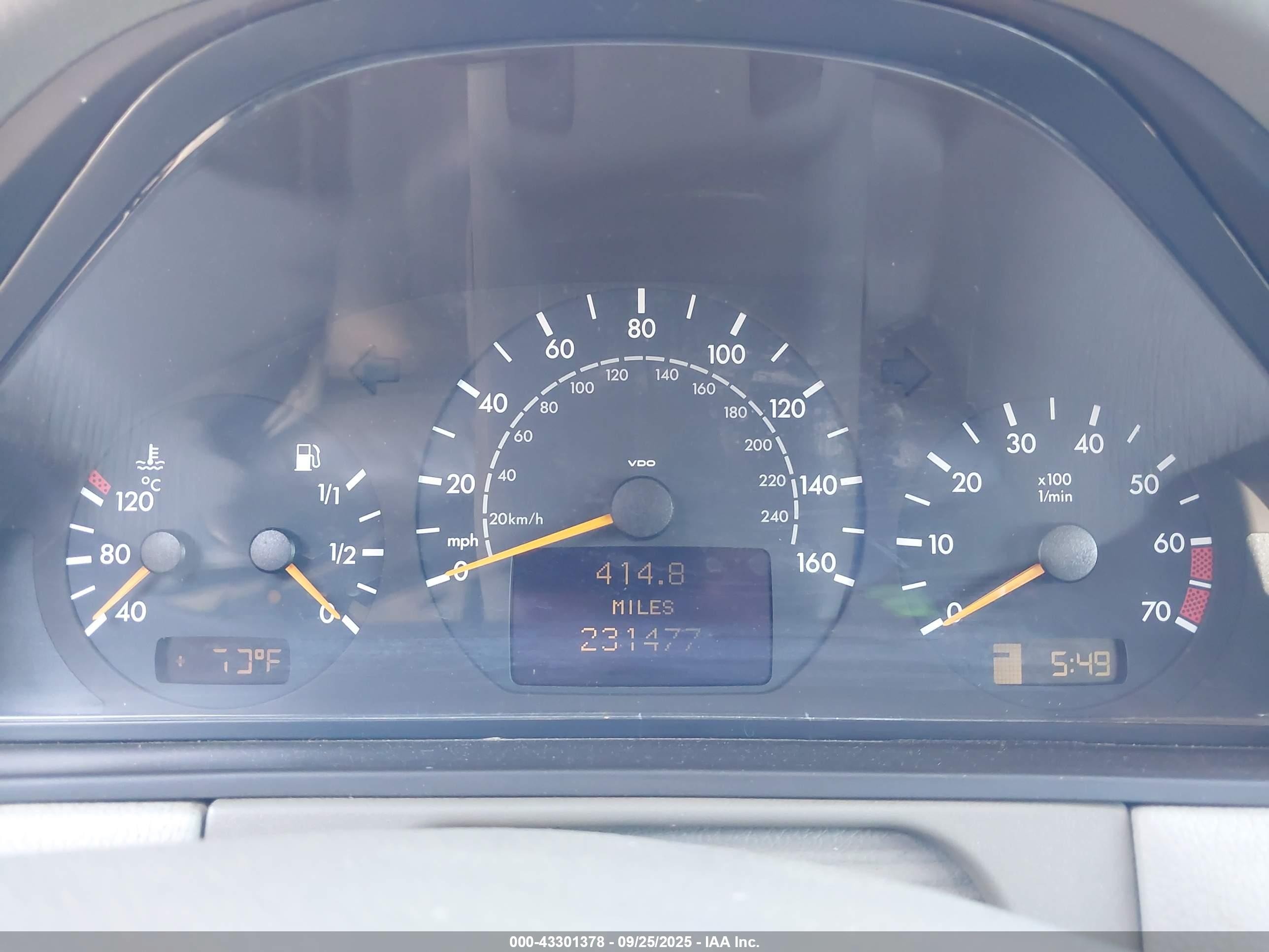 2000 Mercedes-benz E 320   Black vin: WDBJH65J4YA999521