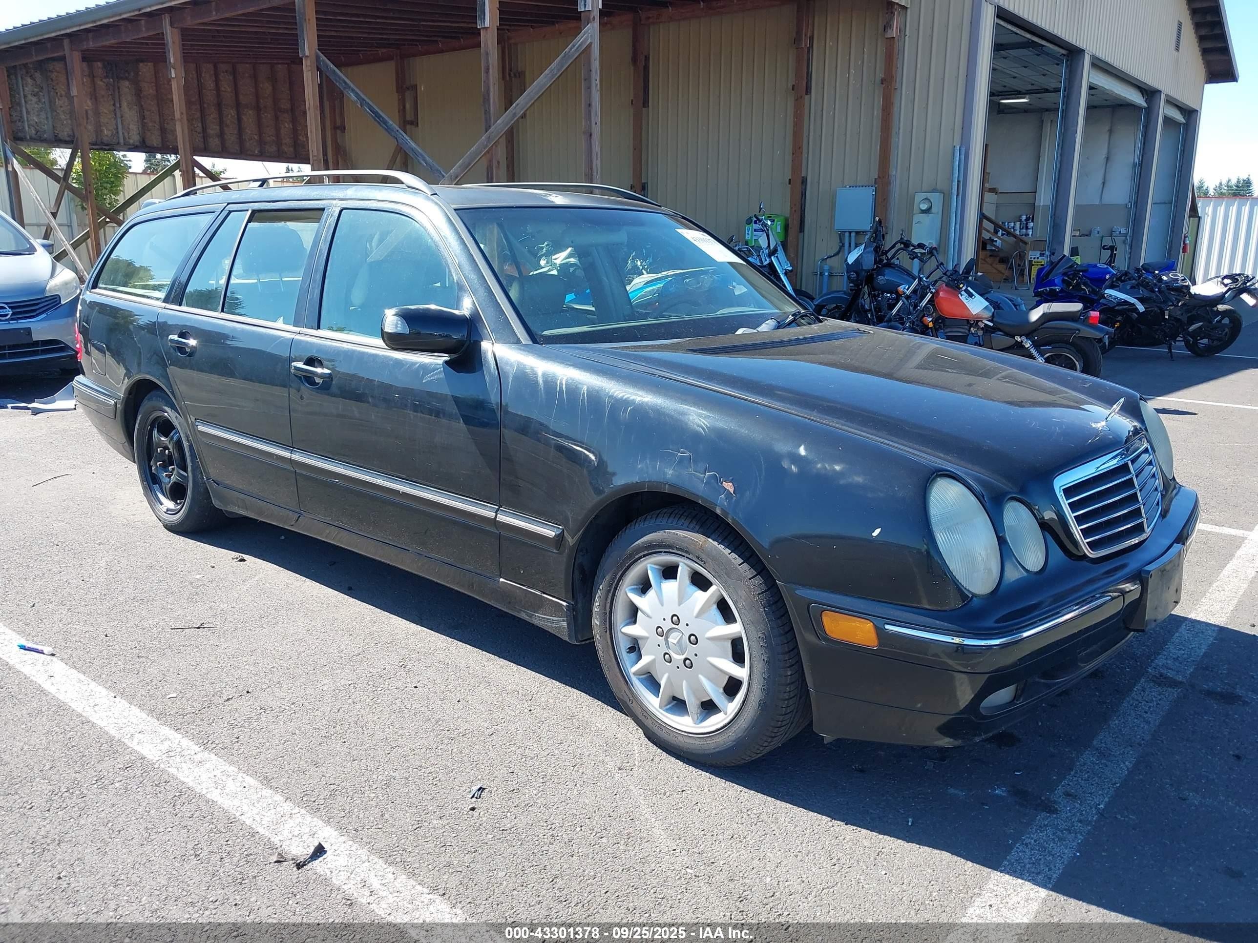 2000 Mercedes-benz E 320   Black vin: WDBJH65J4YA999521