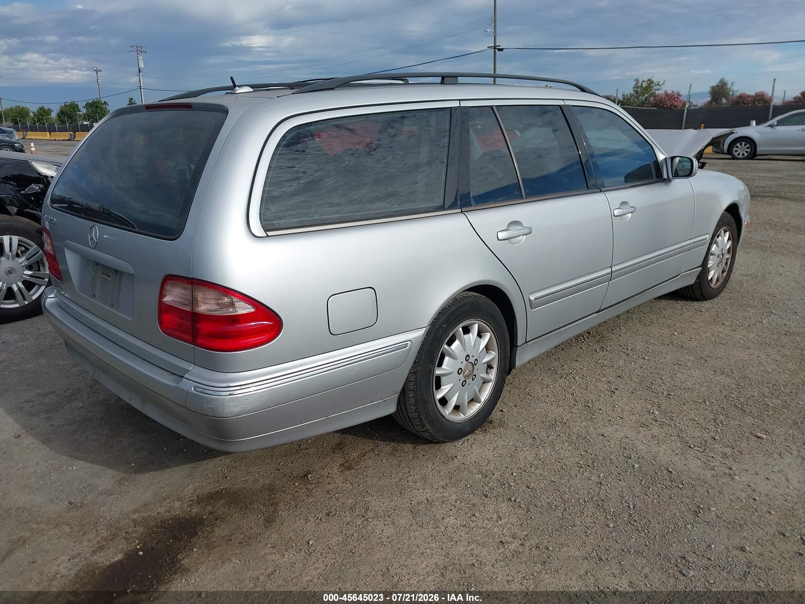 2000 Mercedes-benz E 320   Серебряный vin: WDBJH65J9YB056292